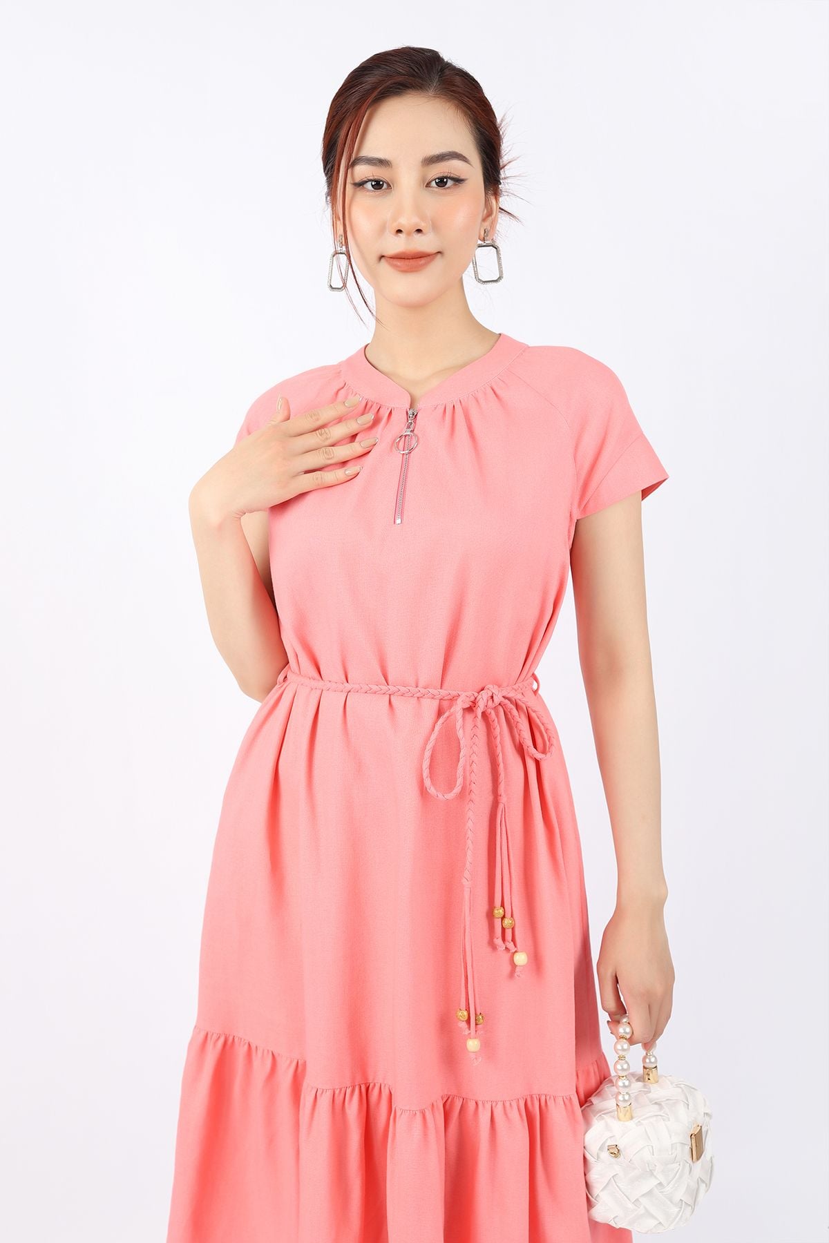 FDC13662 - Đầm công sở vải linen dáng Xoè chân xếp nhún cổ tròn phối khóa kim loại kèm dây đai tết tạo kiểu - PANTIO