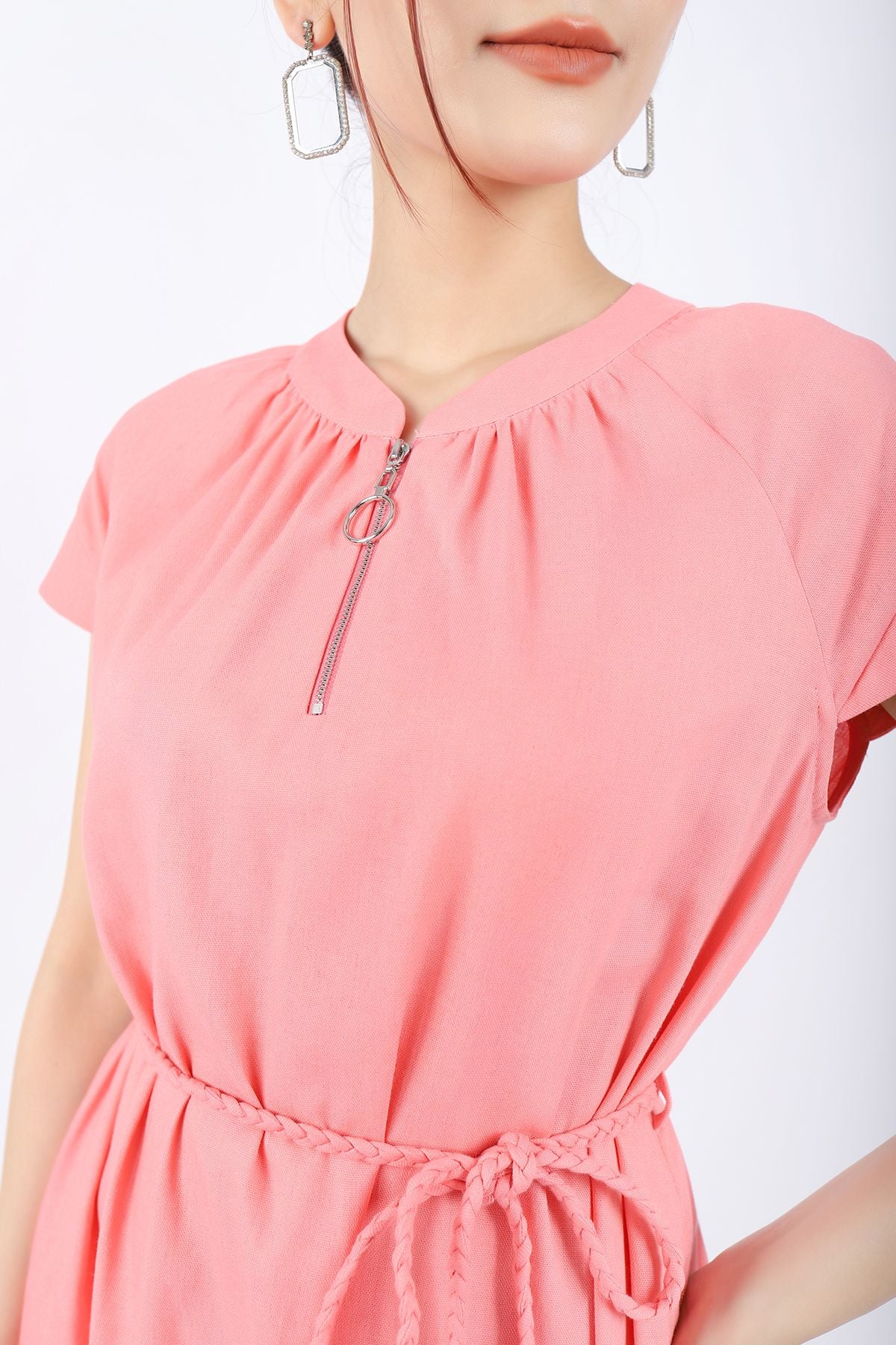 FDC13662 - Đầm công sở vải linen dáng Xoè chân xếp nhún cổ tròn phối khóa kim loại kèm dây đai tết tạo kiểu - PANTIO