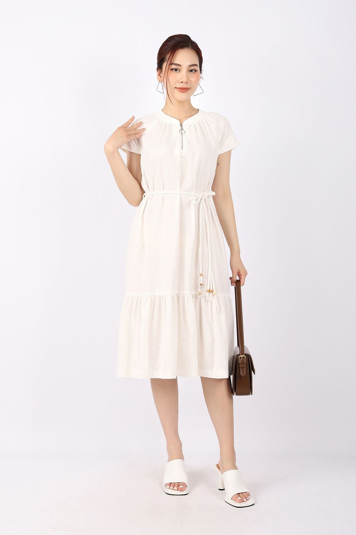 FDC13662 - Đầm công sở vải linen dáng Xoè chân xếp nhún cổ tròn phối khóa kim loại kèm dây đai tết tạo kiểu - PANTIO