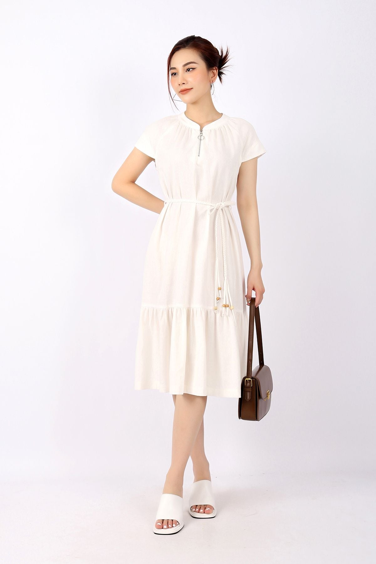 FDC13662 - Đầm công sở vải linen dáng Xoè chân xếp nhún cổ tròn phối khóa kim loại kèm dây đai tết tạo kiểu - PANTIO