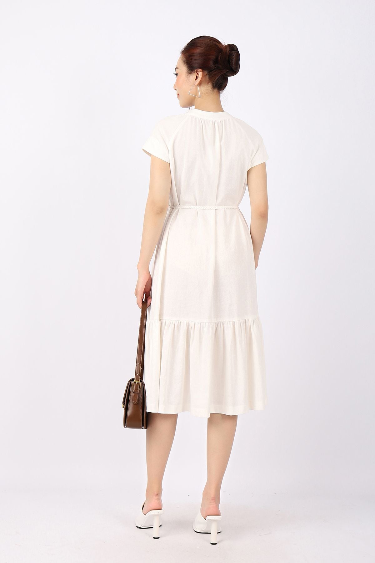 FDC13662 - Đầm công sở vải linen dáng Xoè chân xếp nhún cổ tròn phối khóa kim loại kèm dây đai tết tạo kiểu - PANTIO