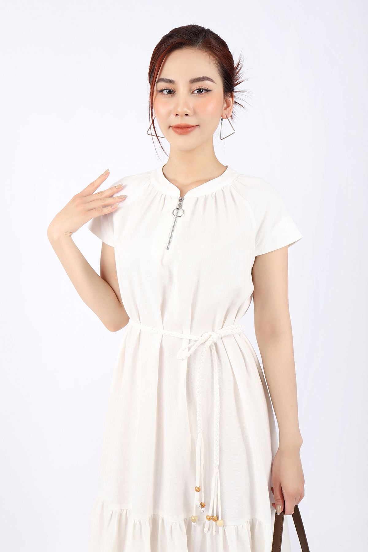 FDC13662 - Đầm công sở vải linen dáng Xoè chân xếp nhún cổ tròn phối khóa kim loại kèm dây đai tết tạo kiểu - PANTIO