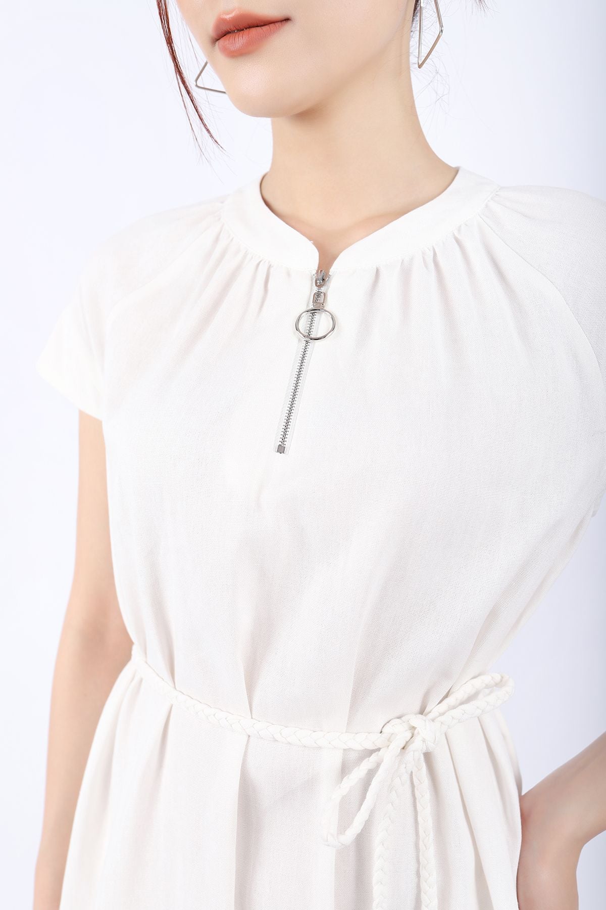 FDC13662 - Đầm công sở vải linen dáng Xoè chân xếp nhún cổ tròn phối khóa kim loại kèm dây đai tết tạo kiểu - PANTIO