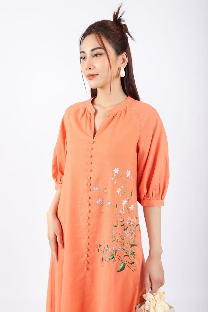 FDC13677 - Đầm công sở vải linen dáng A cổ tàu thấp xẻ thân phối hình thêu kèm khuy bọc trang trí - PANTIO