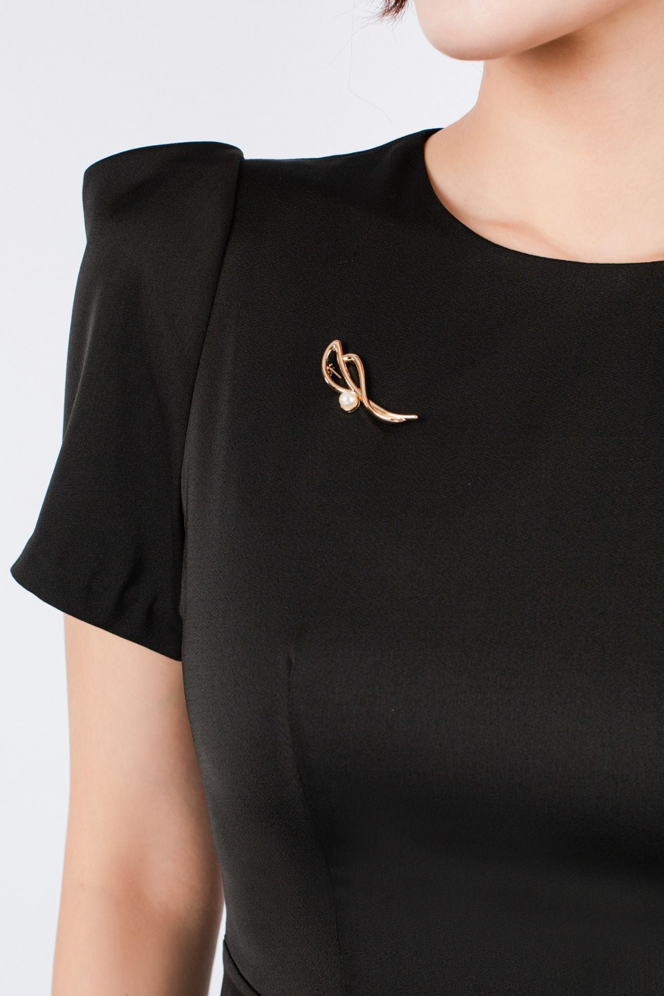 FDC14116 - Đầm công sở vải lụa dày dáng ôm có lót vải habutai cổ tròn chân đổ bèo lệch tạo kiểu khoá thân sau - PANTIO