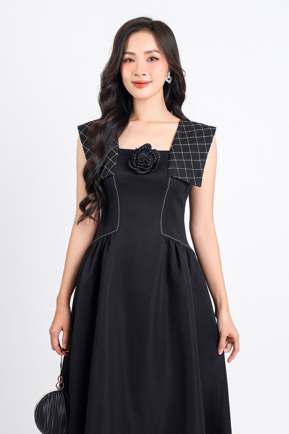 FDC14125 - Đầm công sở vải thô dáng xoè hai lớp lót habutai cổ vuông kèm hoa cài trang trí tay chờm vai thêu hoạ tiết kẻ caro eo nhún tạo kiểu khoá thân sau - PANTIO