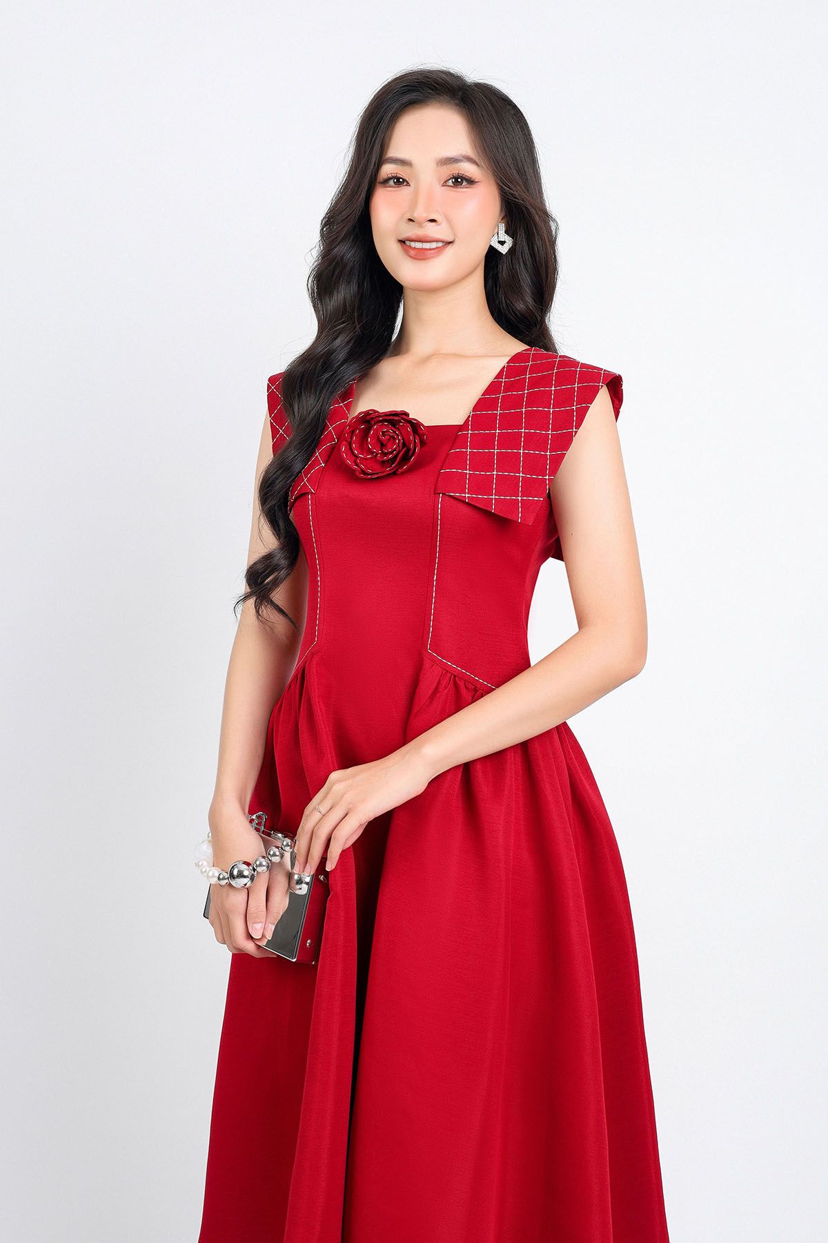 FDC14125 - Đầm công sở vải thô dáng xoè hai lớp lót habutai cổ vuông kèm hoa cài trang trí tay chờm vai thêu hoạ tiết kẻ caro eo nhún tạo kiểu khoá thân sau - PANTIO