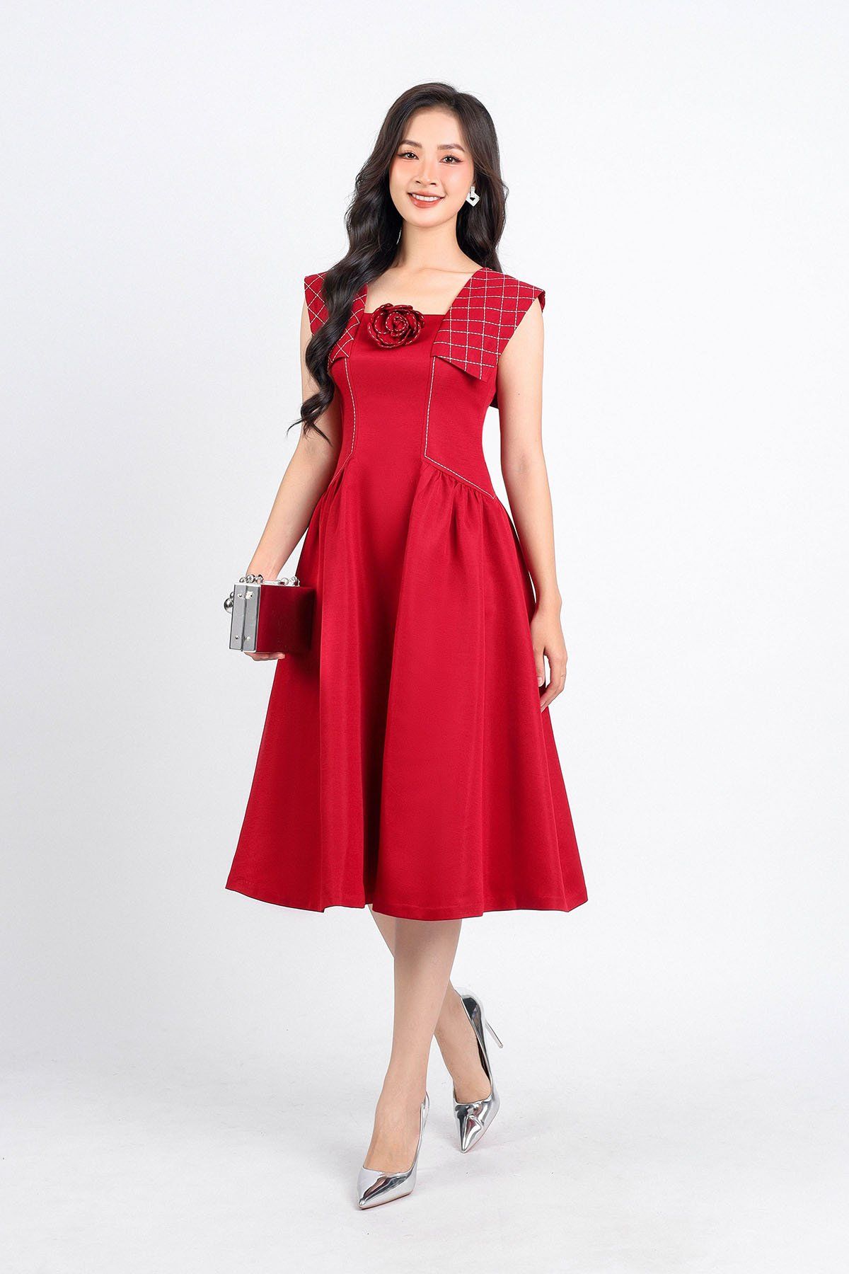 FDC14125 - Đầm công sở vải thô dáng xoè hai lớp lót habutai cổ vuông kèm hoa cài trang trí tay chờm vai thêu hoạ tiết kẻ caro eo nhún tạo kiểu khoá thân sau - PANTIO