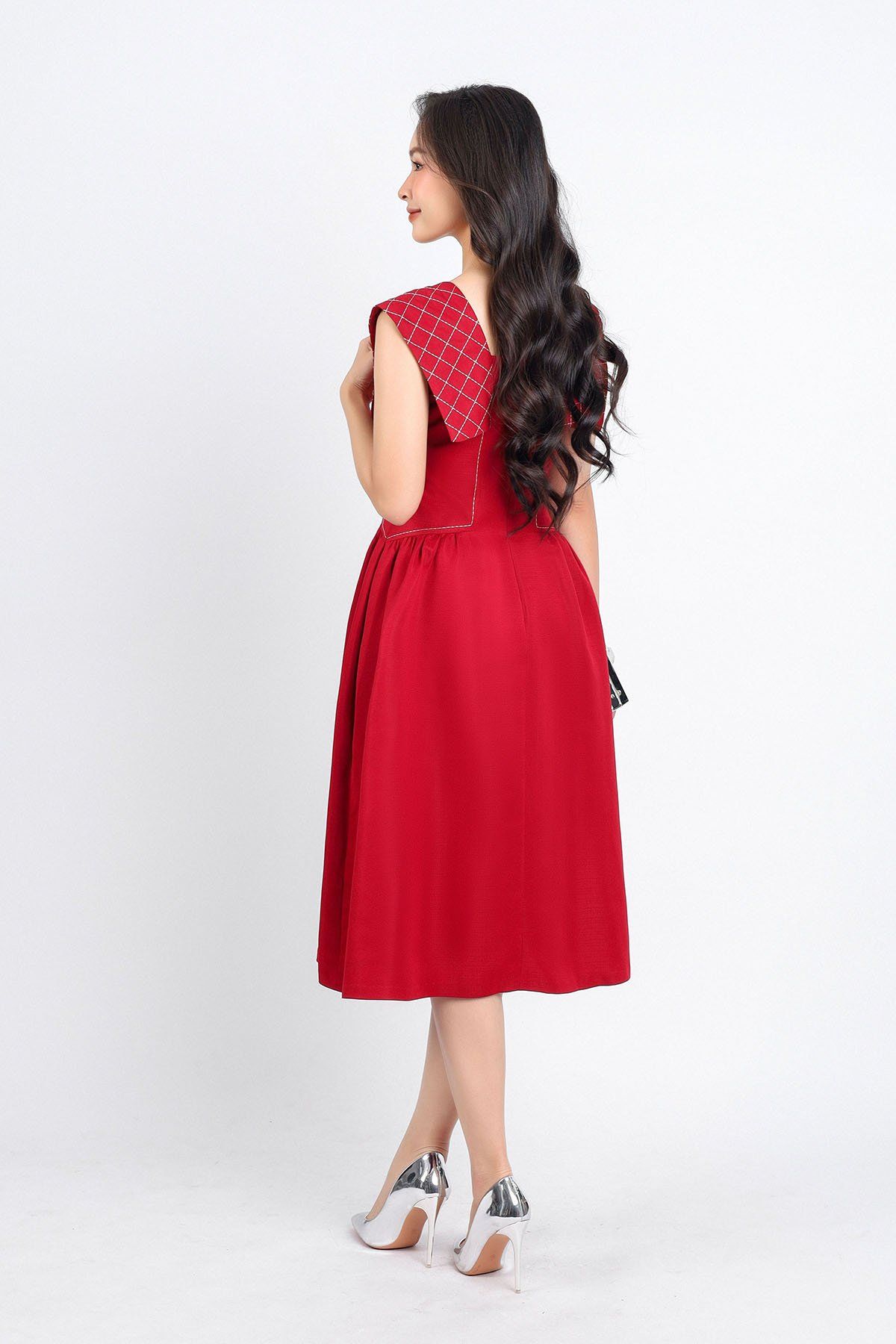 FDC14125 - Đầm công sở vải thô dáng xoè hai lớp lót habutai cổ vuông kèm hoa cài trang trí tay chờm vai thêu hoạ tiết kẻ caro eo nhún tạo kiểu khoá thân sau - PANTIO