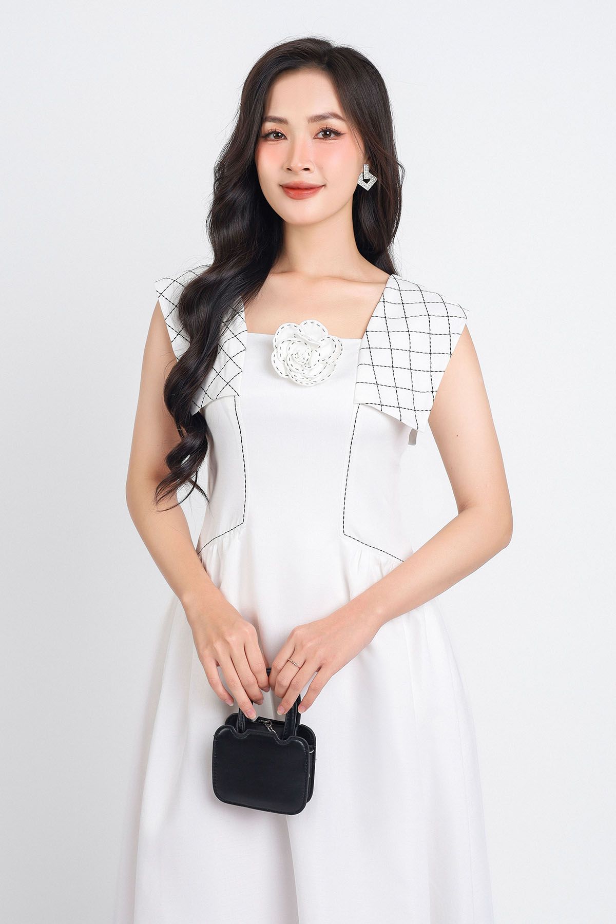 FDC14125 - Đầm công sở vải thô dáng xoè hai lớp lót habutai cổ vuông kèm hoa cài trang trí tay chờm vai thêu hoạ tiết kẻ caro eo nhún tạo kiểu khoá thân sau - PANTIO