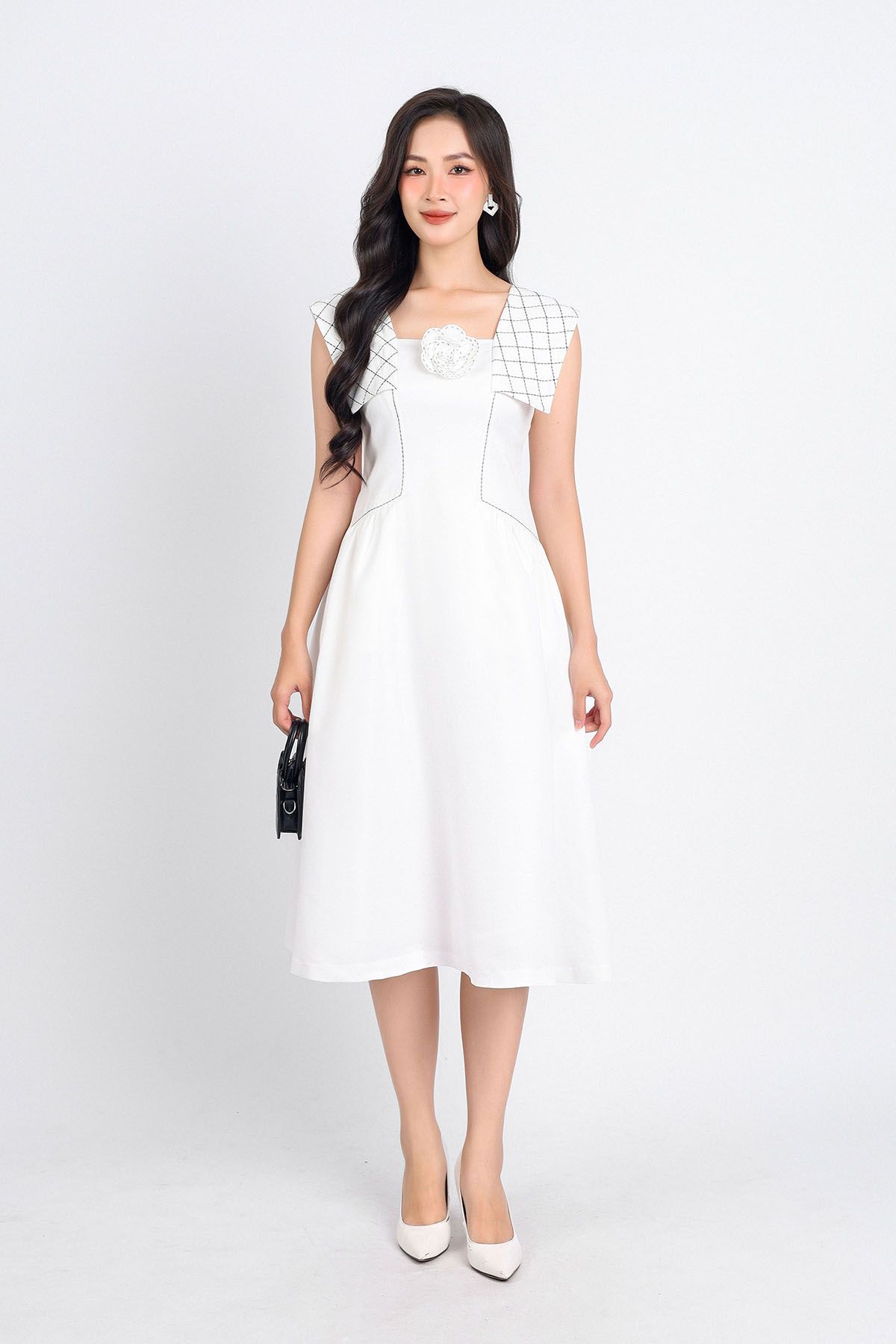 FDC14125 - Đầm công sở vải thô dáng xoè hai lớp lót habutai cổ vuông kèm hoa cài trang trí tay chờm vai thêu hoạ tiết kẻ caro eo nhún tạo kiểu khoá thân sau - PANTIO