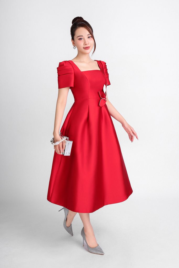 FDC14143 - Đầm dự tiệc vải taffta dáng xoè có lót vài habutai cổ vuông tay bồng nhẹ phối hoa cài áo trang trí khoá thân sau - PANTIO