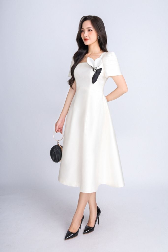 FDC14143 - Đầm dự tiệc vải taffta dáng xoè có lót vài habutai cổ vuông tay bồng nhẹ phối hoa cài áo trang trí khoá thân sau - PANTIO