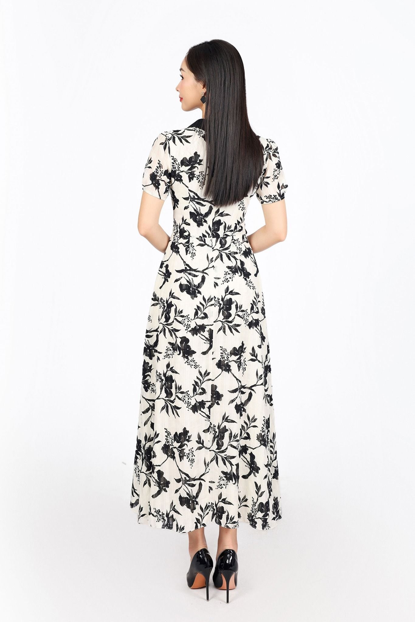 FDC15166 - Đầm công sở vải tơ hoa dáng suông cổ V tay cộc eo váy phối dây đai tạo kiểu khoá thân sau - PANTIO