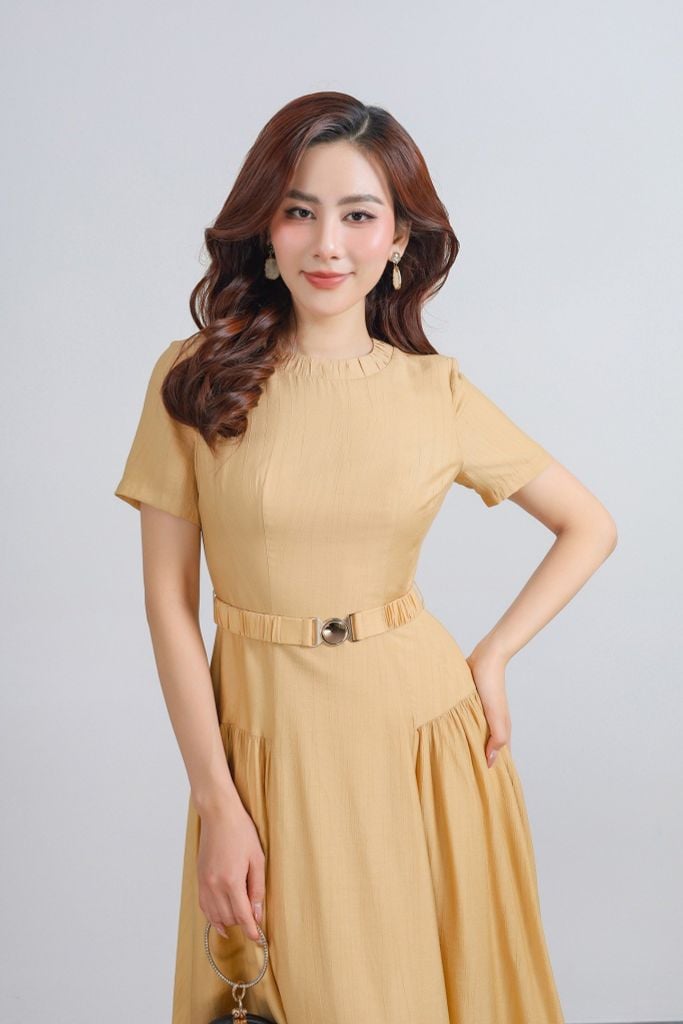 FDC15235 - Đầm công sở vải thô mỏng cổ tròn tay ngắn thân váy phối ly tạo xoè kèm dây lưng co giãn khóa thân sau - PANTIO