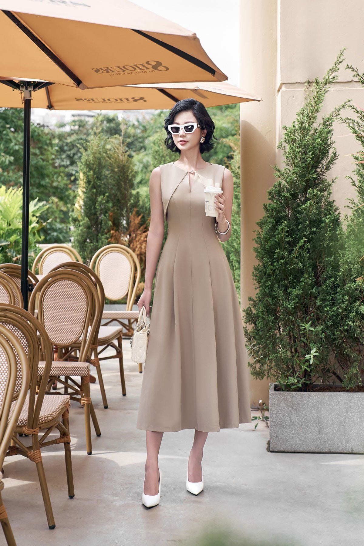 FDC15262 - Đầm công sở vải thô đũi dáng A ôm eo cổ tròn xẻ V thân váy xếp ly bung tạo xoè khoá thân sau - PANTIO