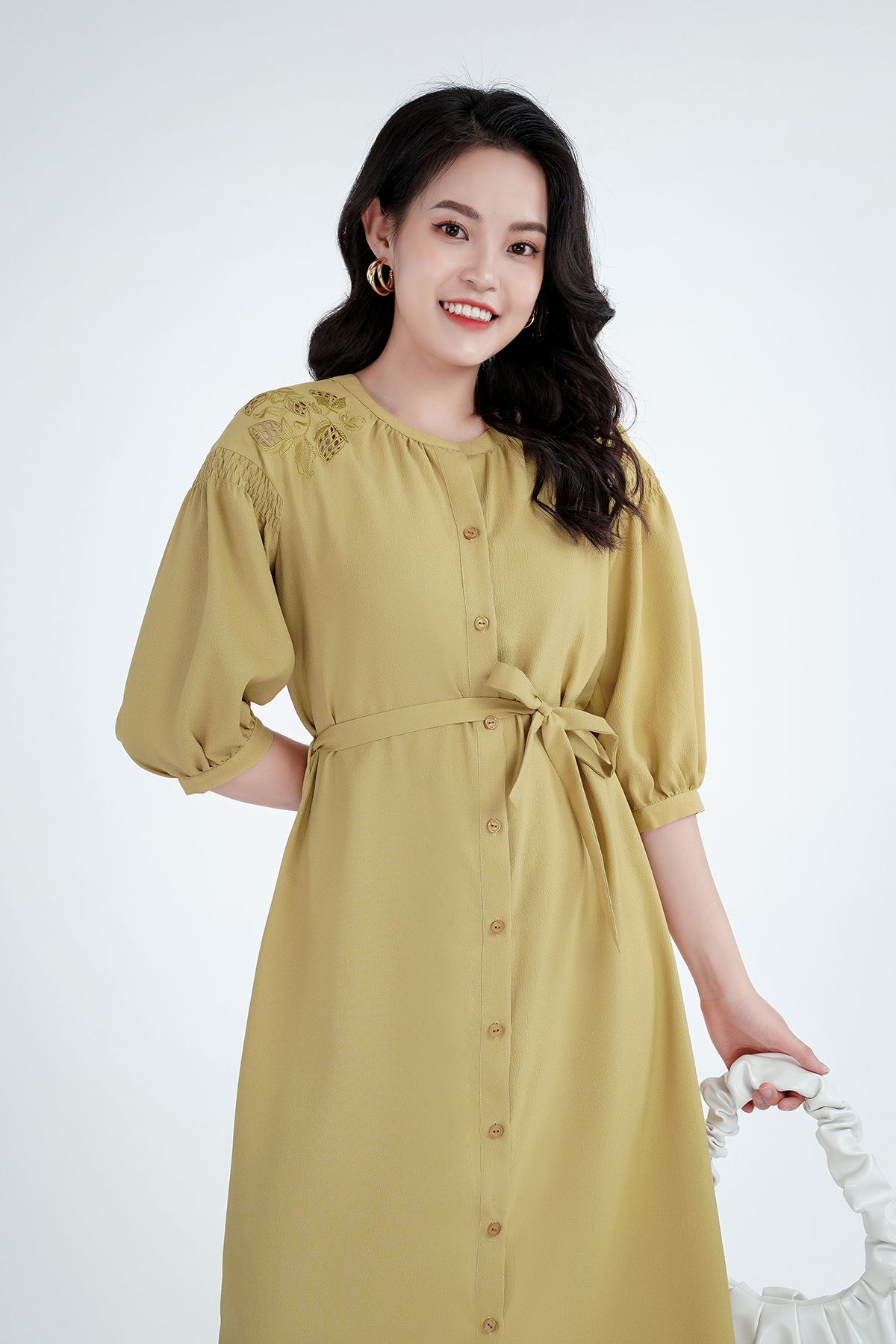 FDC33173 - Đầm công sở chất liệu phi cát họa tiết cắt 3D , đai eo - PANTIO