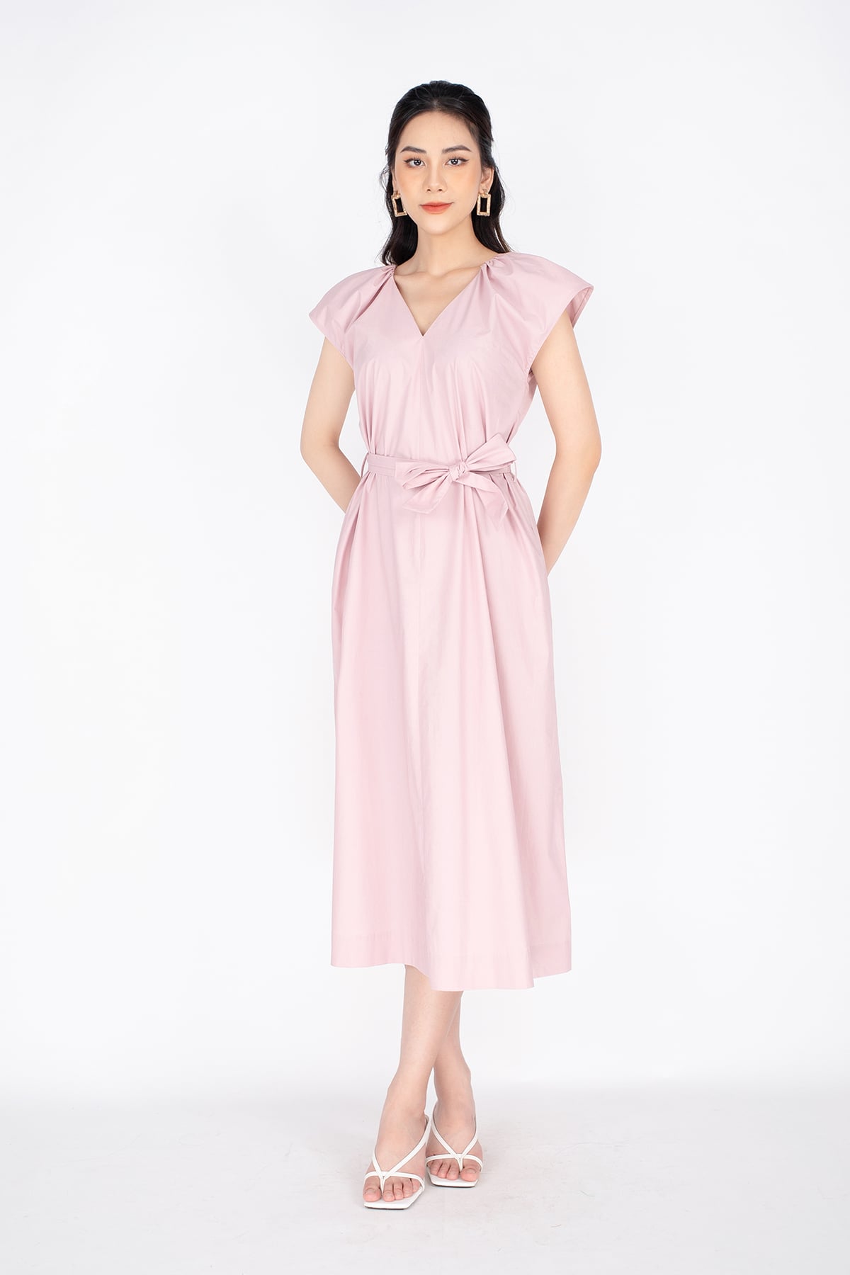 FDC33393 - Đầm công sở vải thô dáng suông cổ V nhún vai kèm đai cùng vải - PANTIO