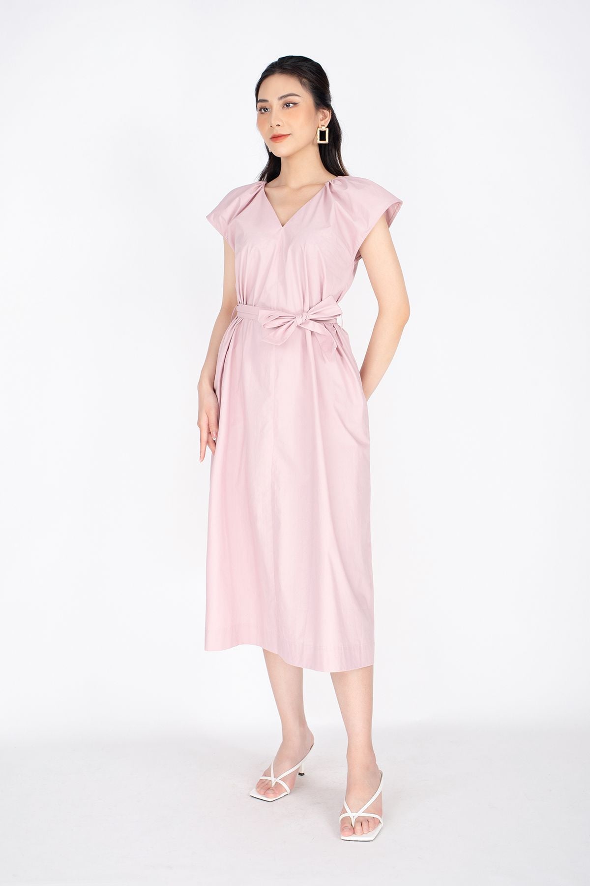 FDC33393 - Đầm công sở vải thô dáng suông cổ V nhún vai kèm đai cùng vải - PANTIO