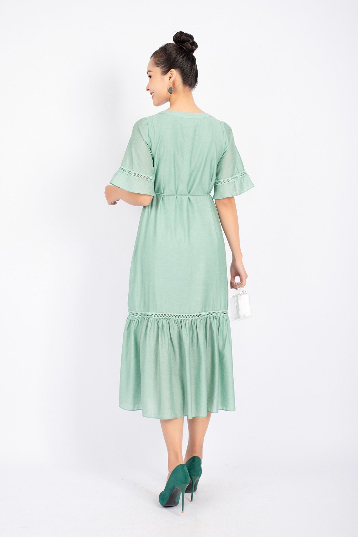 FDC33450 - Đầm công sở vải thô dáng xòe cổ tròn thân thêu họa tiết tay loe kèm dây cùng vải tạo kiểu - PANTIO