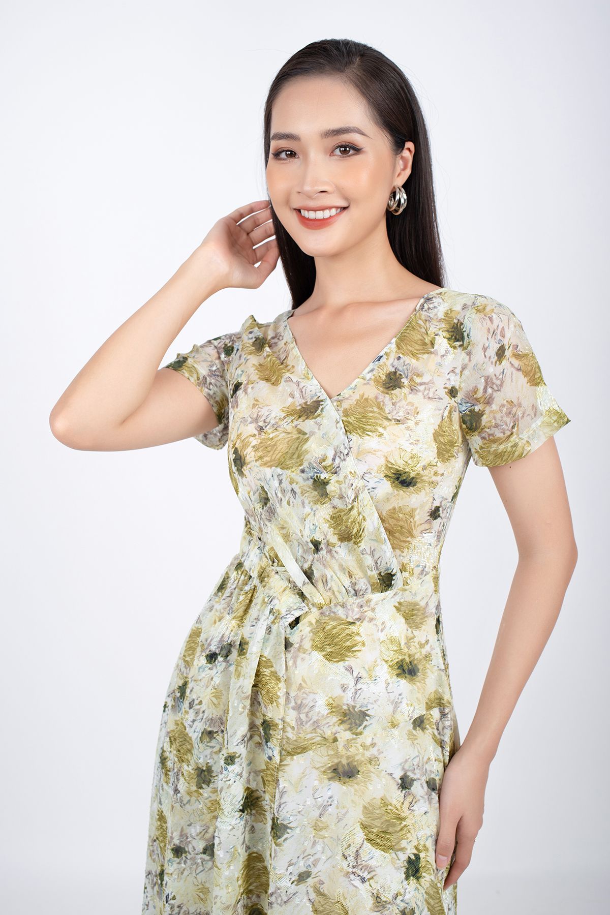 FDC33481 - Đầm công sở vải voan dáng Xoè cổ V chồng vạt xếp nhún - PANTIO