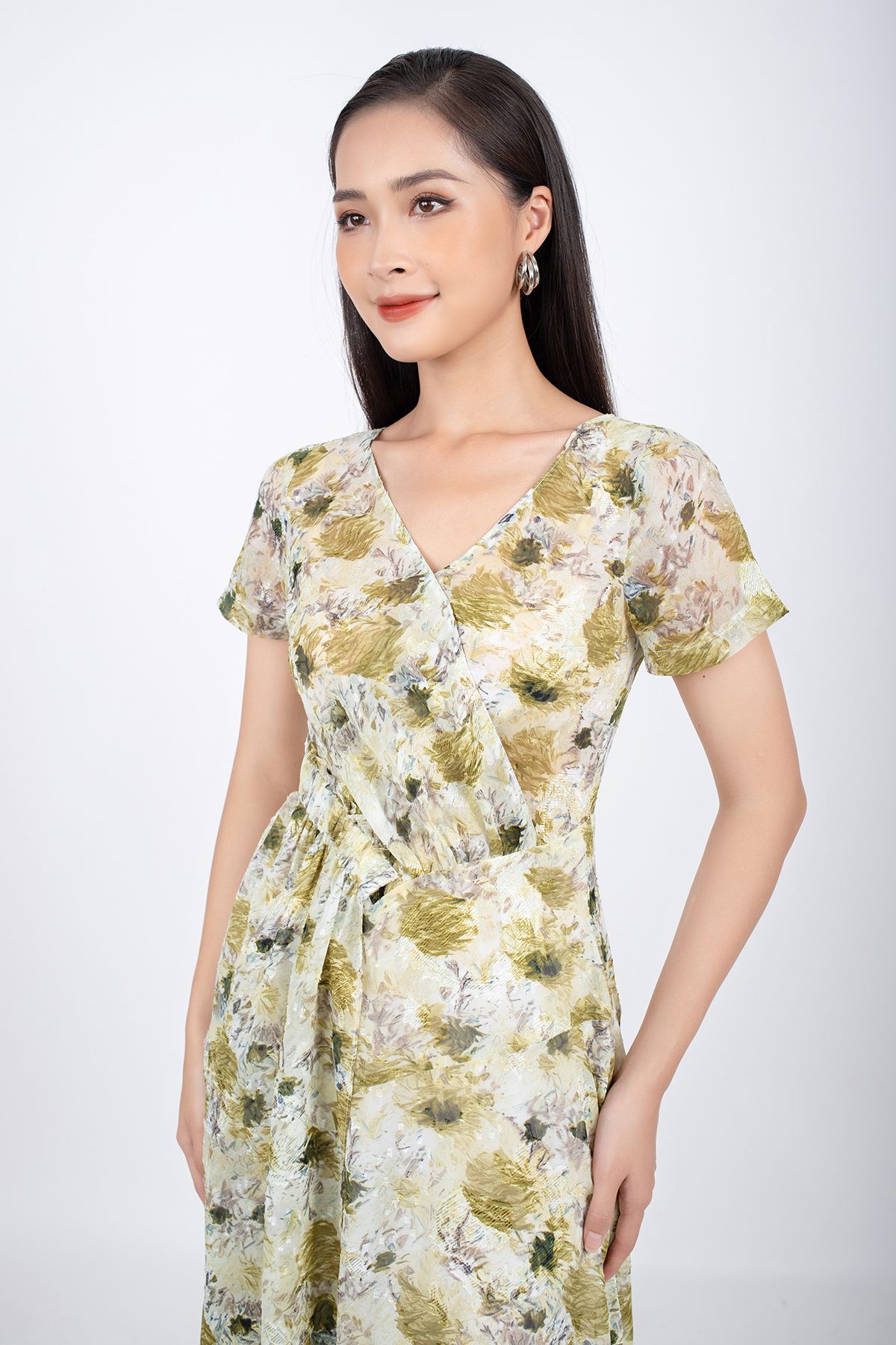 FDC33481 - Đầm công sở vải voan dáng Xoè cổ V chồng vạt xếp nhún - PANTIO