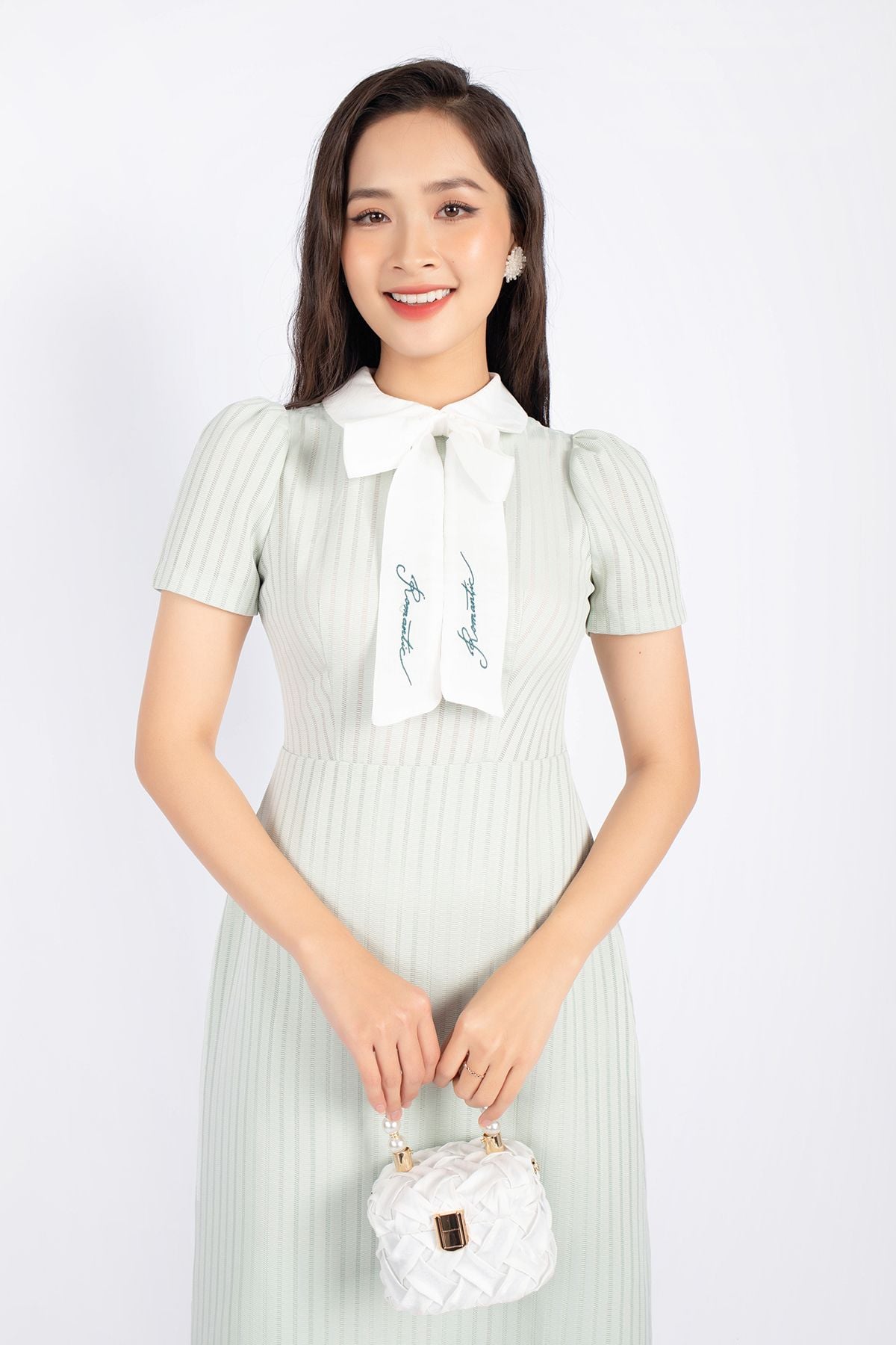 FDC33488 - Đầm công sở vải thô dáng A cổ phối vải khác màu cùng nơ trang trí vai bồng nhẹ khóa thân sau - PANTIO