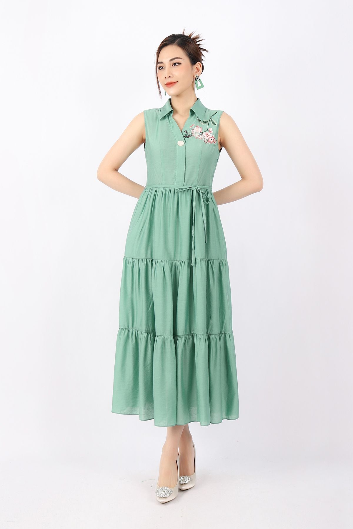 FDC33649 - Đầm công sở vải thô dáng Xoè cổ đức thân phối hình thêu trang trí kèm dây đai tạo kiểu - PANTIO