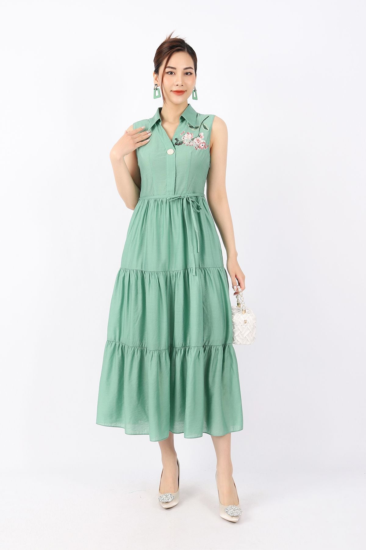 FDC33649 - Đầm công sở vải thô dáng Xoè cổ đức thân phối hình thêu trang trí kèm dây đai tạo kiểu - PANTIO