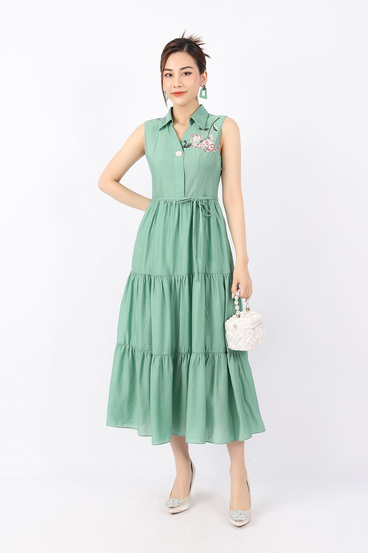 FDC33649 - Đầm công sở vải thô dáng Xoè cổ đức thân phối hình thêu trang trí kèm dây đai tạo kiểu - PANTIO