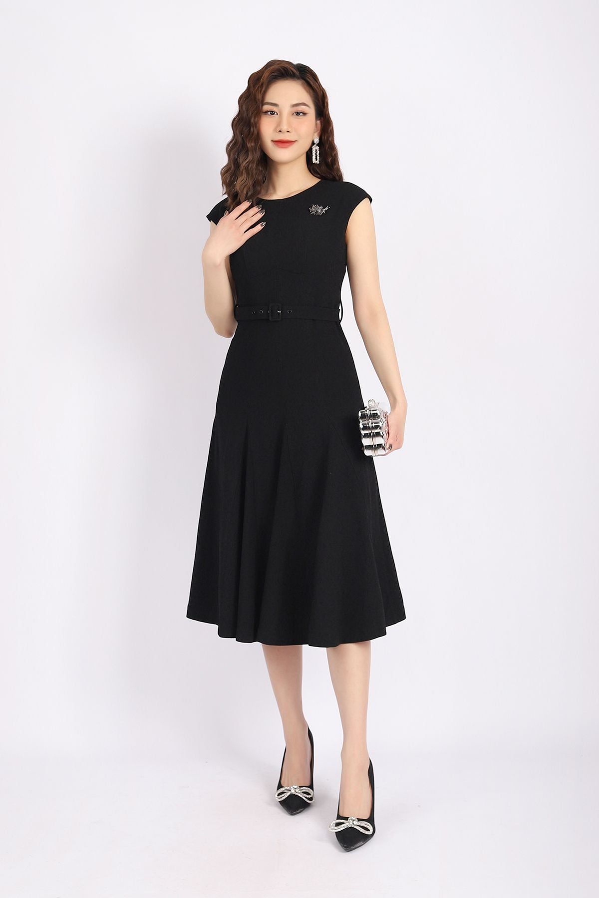 FDC33723 - Đầm công sở vải phi cát dáng Xoè cổ tròn vai chờm kèm cài áo và đai lưng tạo kiểu khóa thân sau - PANTIO