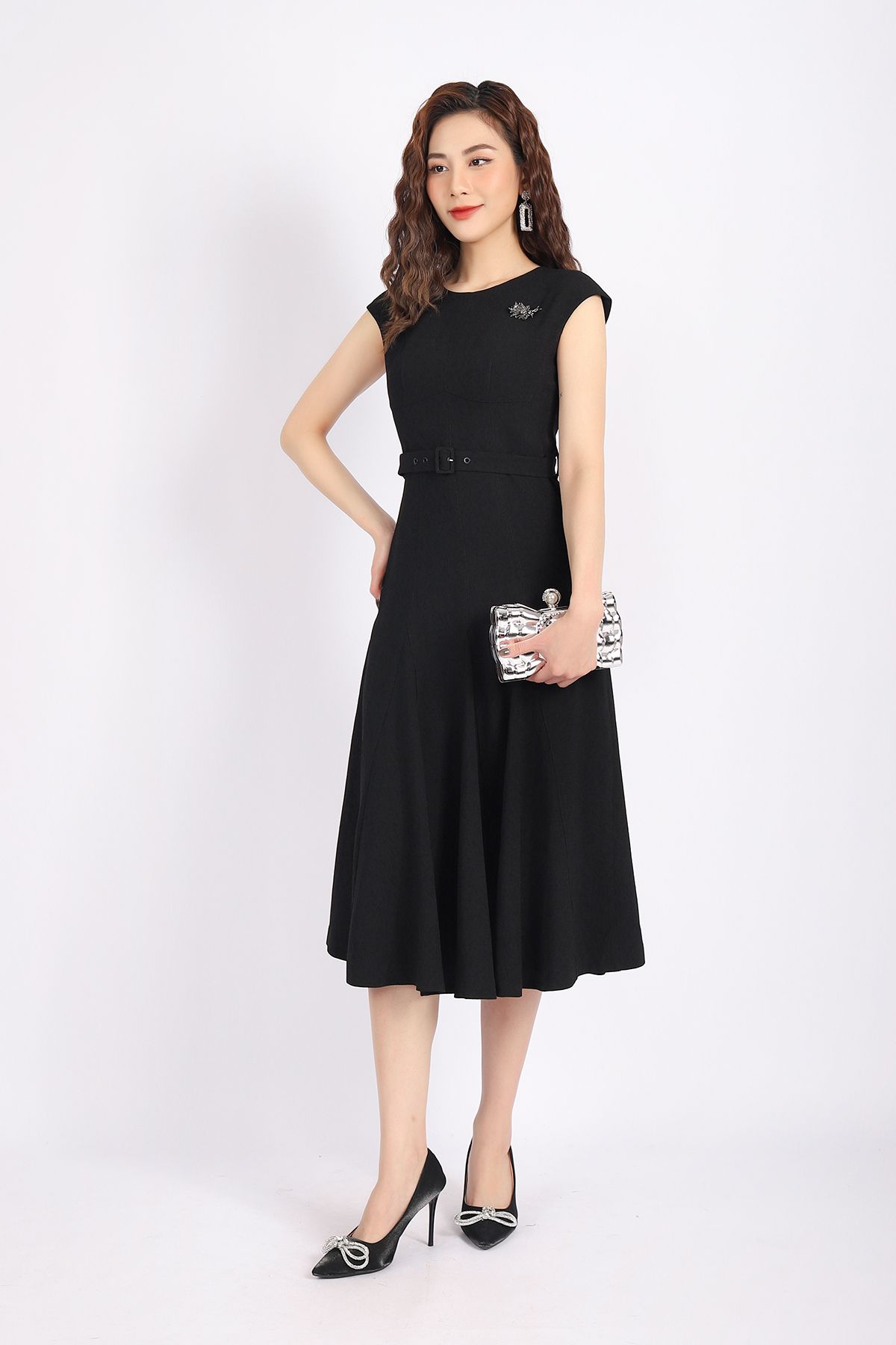 FDC33723 - Đầm công sở vải phi cát dáng Xoè cổ tròn vai chờm kèm cài áo và đai lưng tạo kiểu khóa thân sau - PANTIO