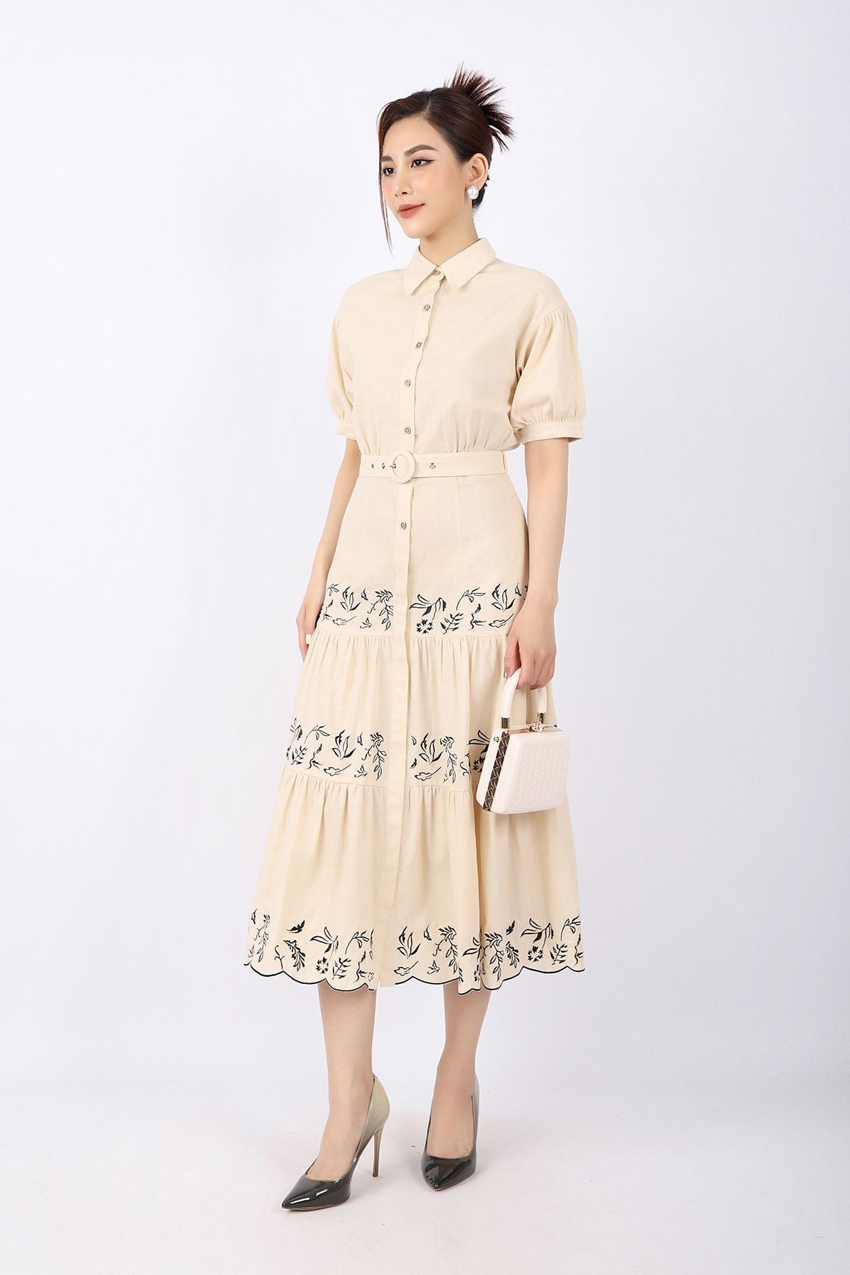 FDC33738 - Đầm công sở vải linen dáng Xoè chân xếp nhún tầng phối họa tiết thêu cổ đức vai chờm cài cúc kèm đai tạo kiểu - PANTIO