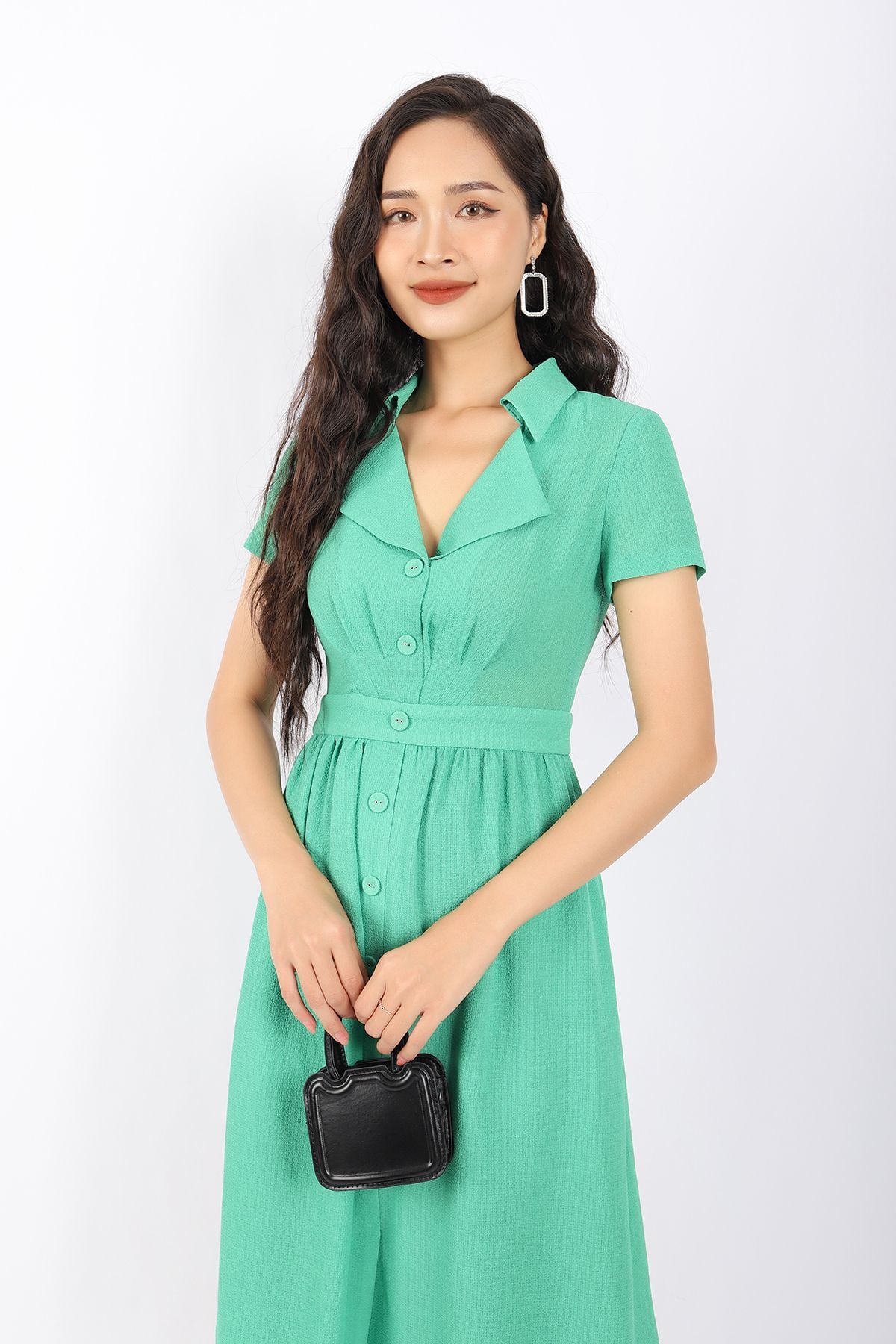 FDC33739 - Đầm công sở vải chiffon xốp dáng Xoè cổ kiểu thân đính cúc xếp mí trang trí khóa thân sau - PANTIO