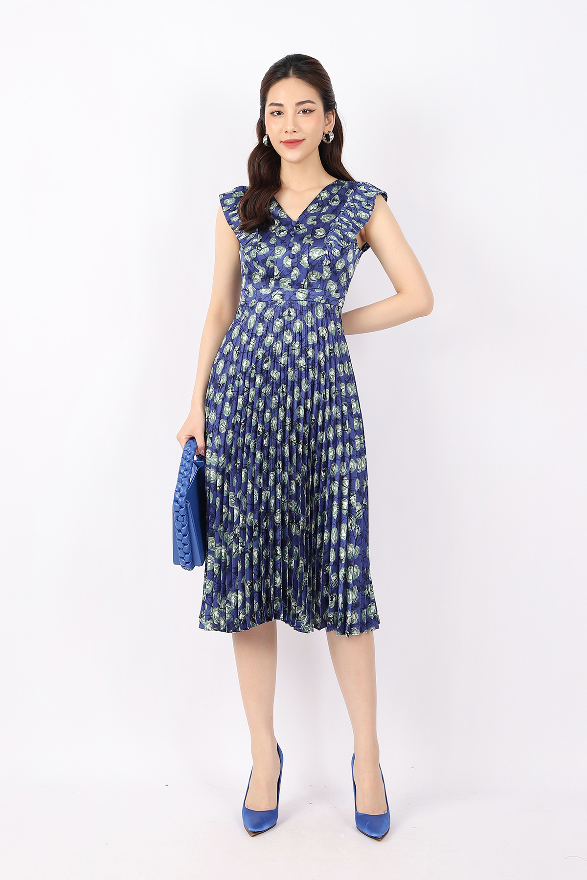 FDC33755 - Đầm công sở vải lụa dáng Xoè cổ V vai xếp bèo chân rập ly tạo kiểu khóa thân sau - PANTIO