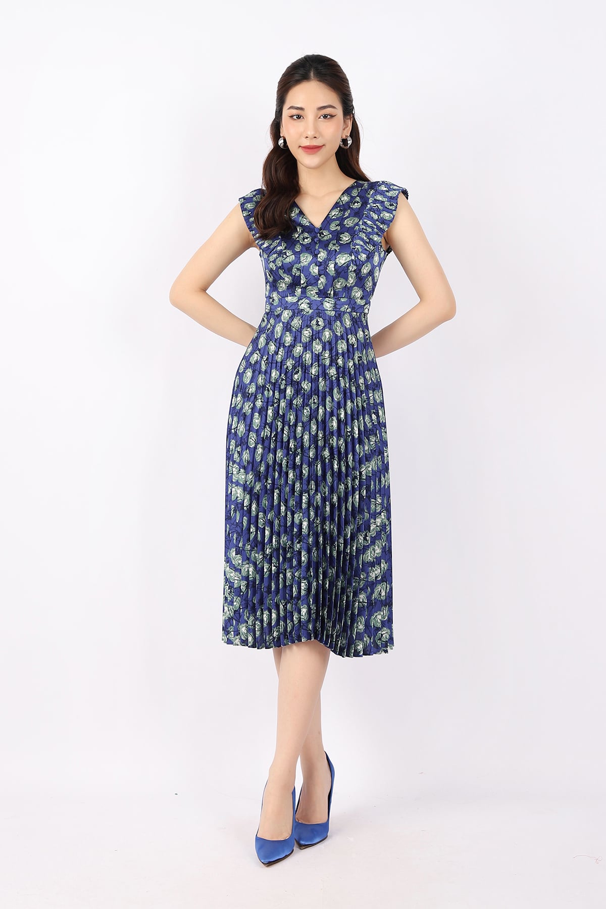 FDC33755 - Đầm công sở vải lụa dáng Xoè cổ V vai xếp bèo chân rập ly tạo kiểu khóa thân sau - PANTIO