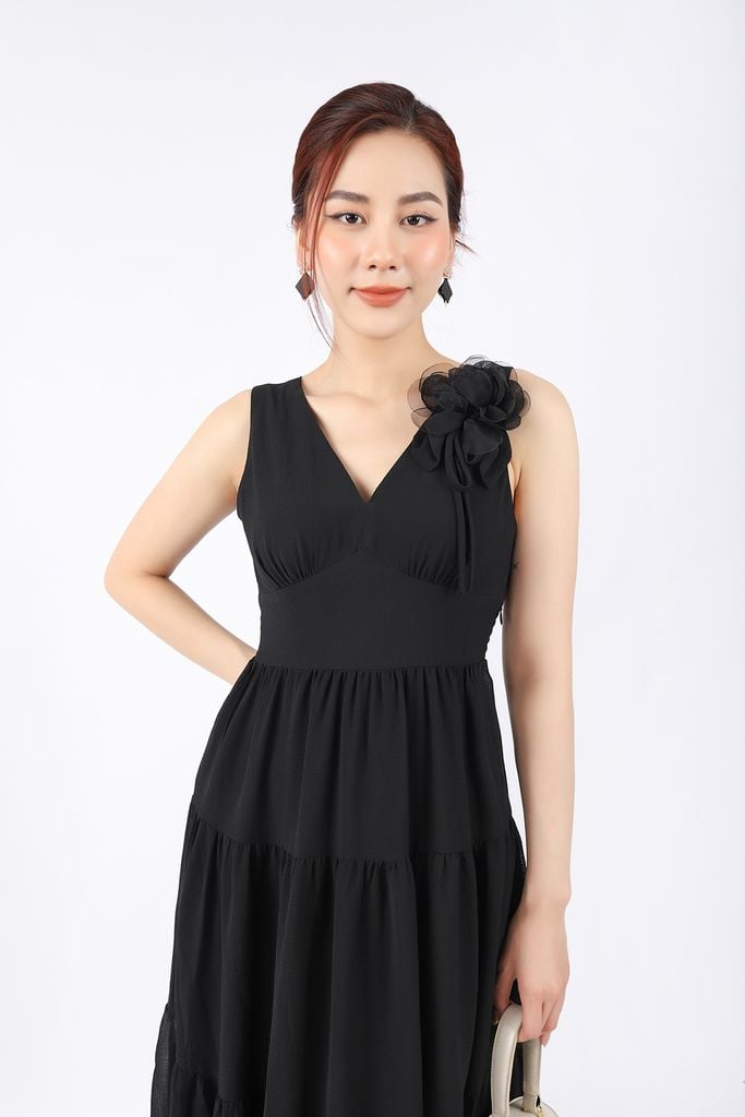 FDC33768 - Đầm dạo phố vải chiffon dáng xòe chân xếp tầng cổ V chân ngực xếp nhún phối hoa 3D cài áo - PANTIO