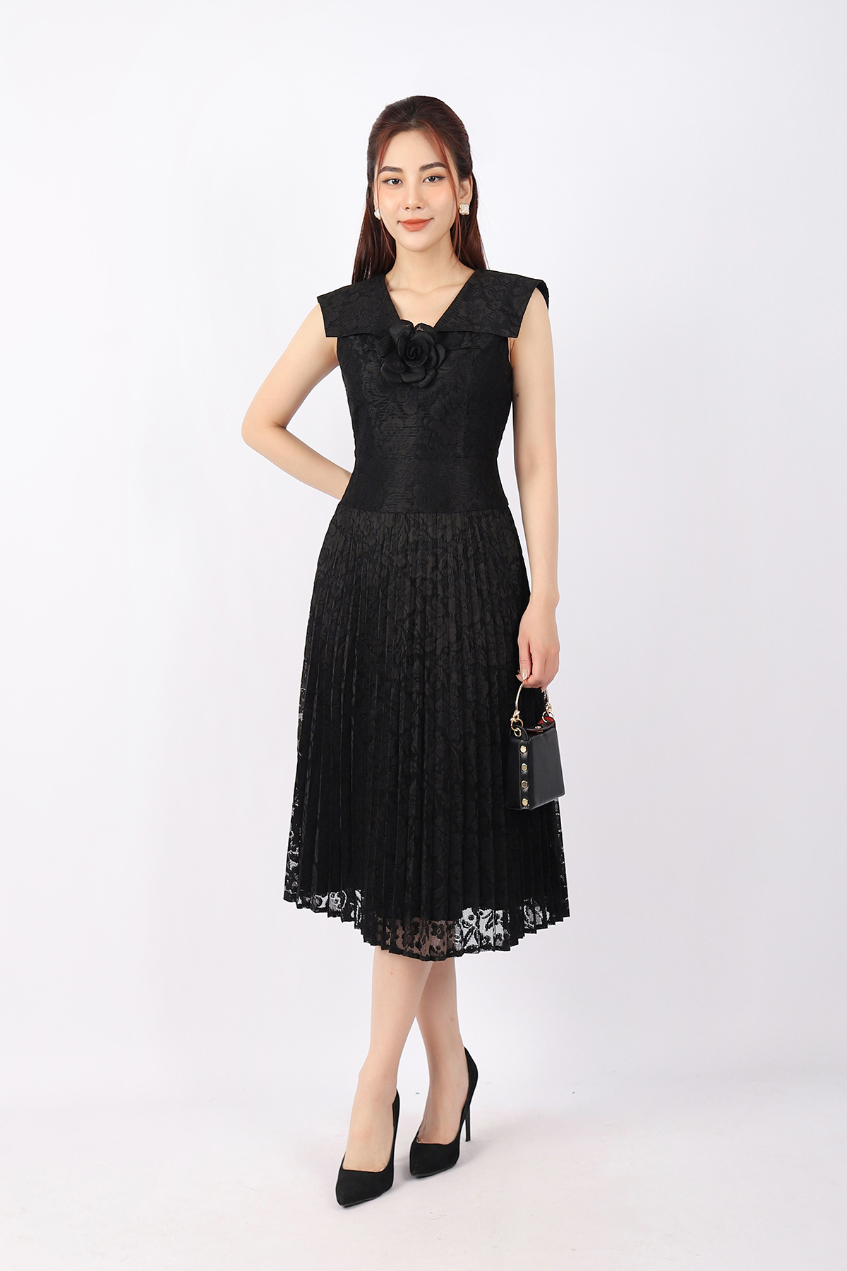 FDC33792 - Đầm công sở vải ren dáng Xoè chân rập ly cổ V vai kiểu kèm hoa cài áo trang trí khóa thân sau - PANTIO