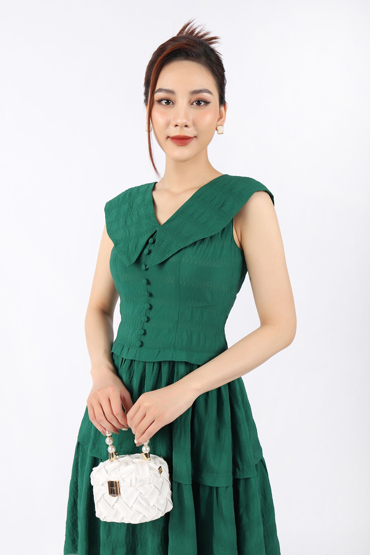 FDC33797 - Đầm công sở vải thô nhăn dáng Xoè chân xếp tầng cổ V phối lá cổ to thân đính khuy bọc trang trí khóa thân sau - PANTIO