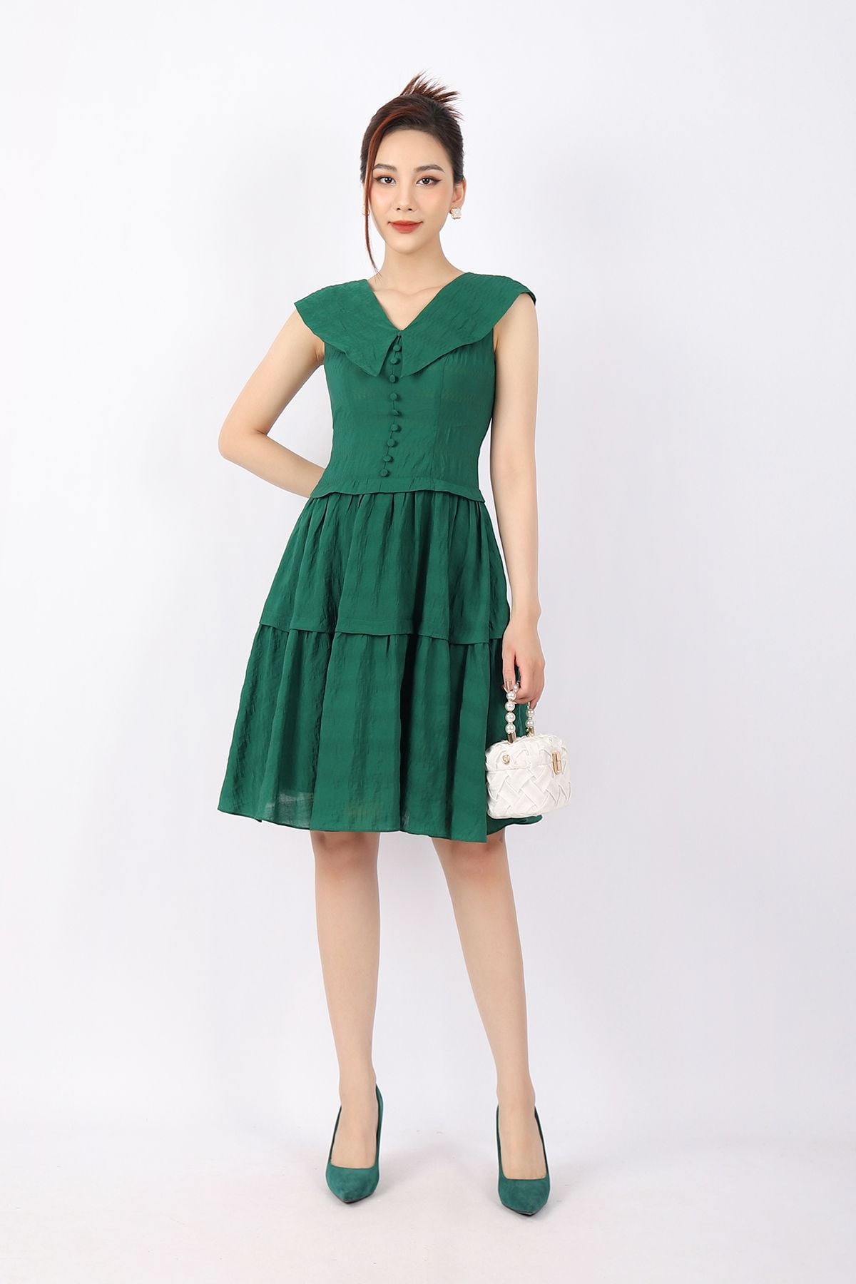 FDC33797 - Đầm công sở vải thô nhăn dáng Xoè chân xếp tầng cổ V phối lá cổ to thân đính khuy bọc trang trí khóa thân sau - PANTIO