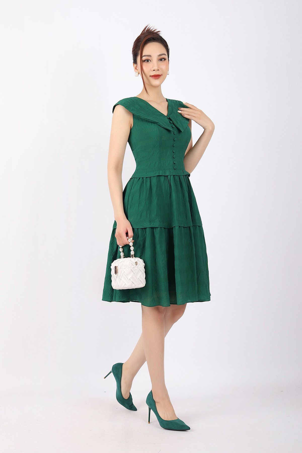 FDC33797 - Đầm công sở vải thô nhăn dáng Xoè chân xếp tầng cổ V phối lá cổ to thân đính khuy bọc trang trí khóa thân sau - PANTIO