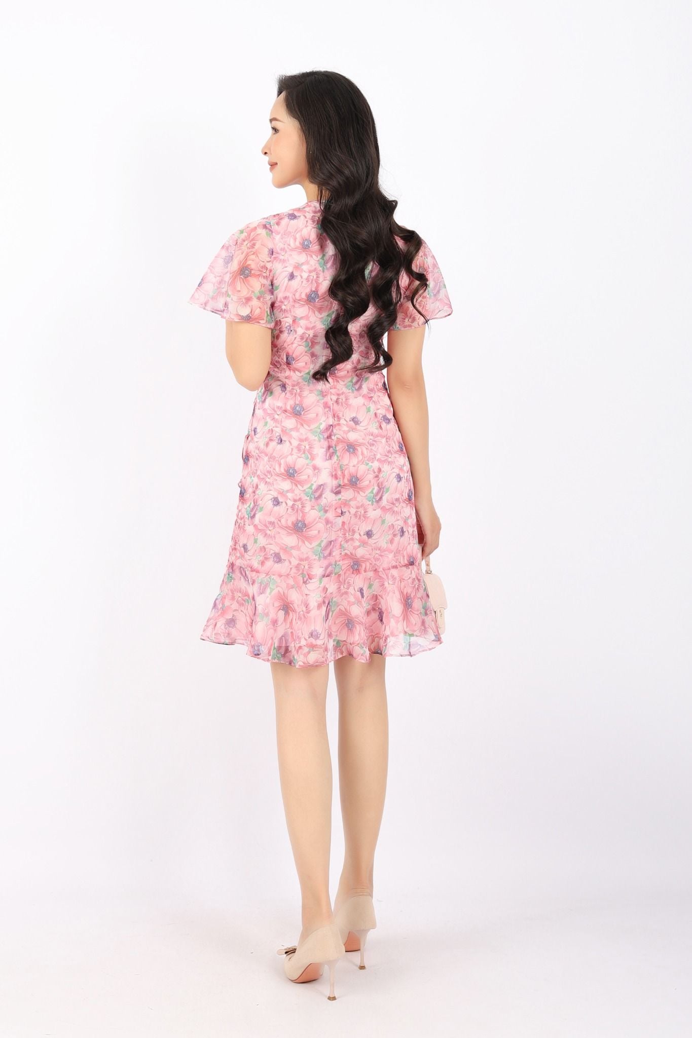 FDC33799 - Đầm công sở vải phi cát dáng ôm nhẹ cổ V chồng tay cánh tiên eo xếp nhún đổ bèo tạo kiểu khóa thân sau - PANTIO