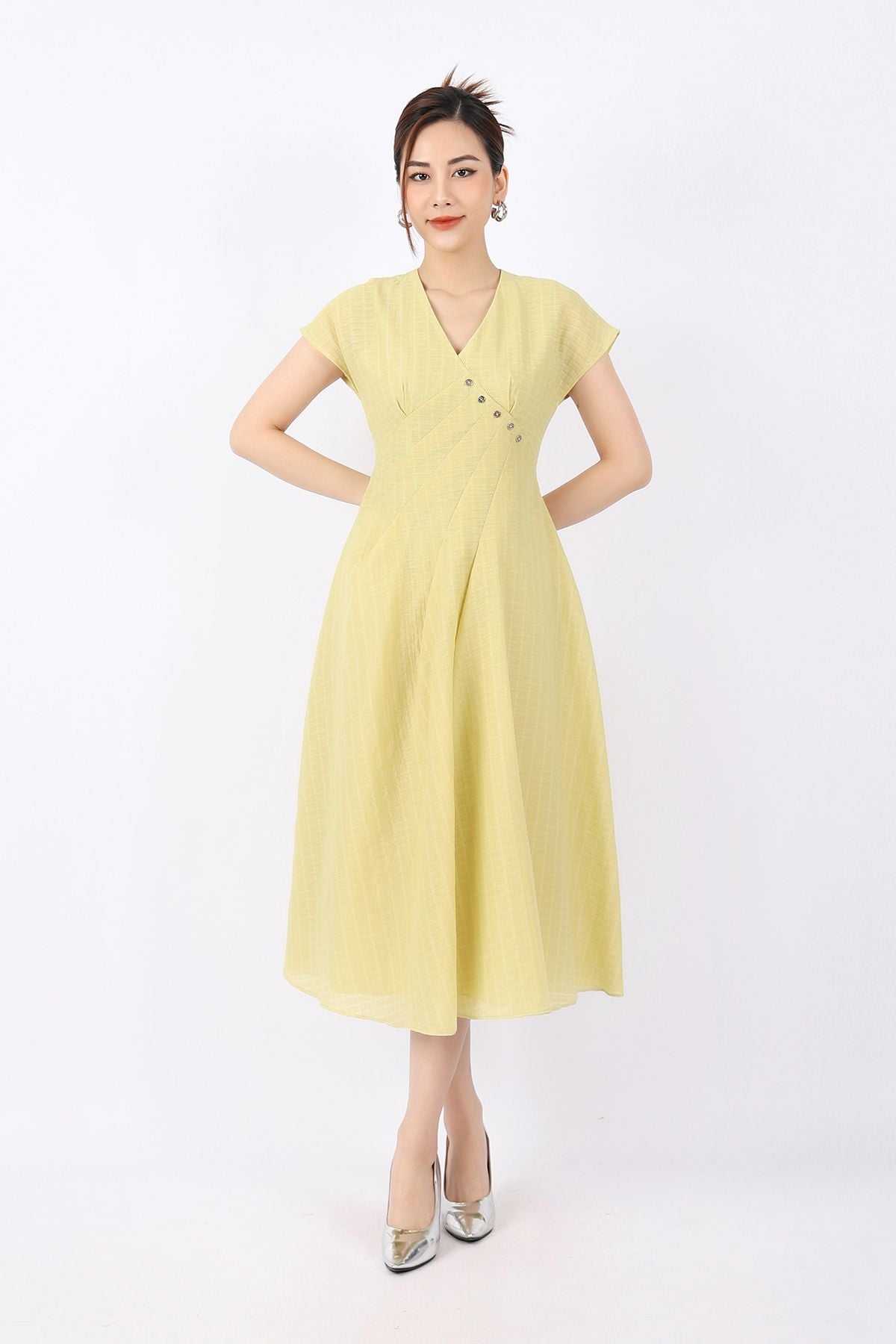 FDC33817 - Đầm công sở vải tơ dáng A Xoè nhẹ cổ V vai chờm thân ngực đính cúc xếp mí tạo kiểu khóa thân sau - PANTIO