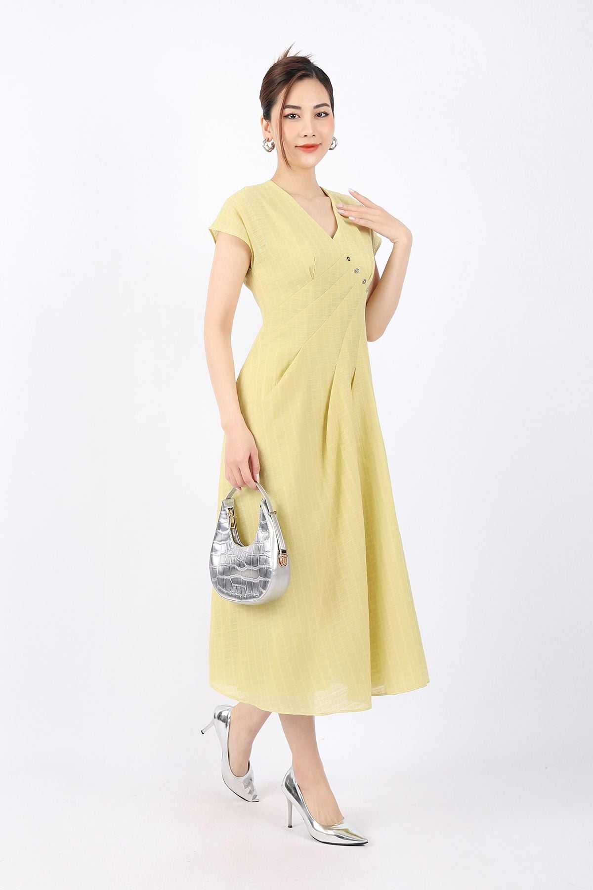 FDC33817 - Đầm công sở vải tơ dáng A Xoè nhẹ cổ V vai chờm thân ngực đính cúc xếp mí tạo kiểu khóa thân sau - PANTIO