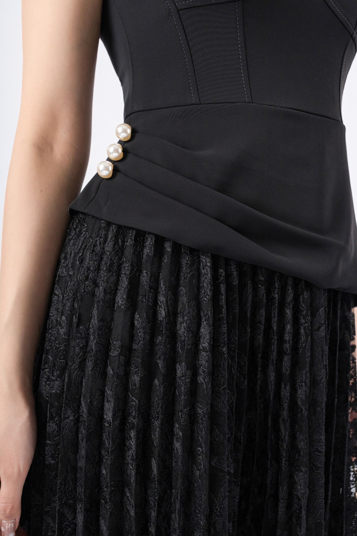 FDC33850 - Đầm công sở vải tuytsi dáng Xoè có lót vải habutai cổ tròn vai chờm eo nhún đính ngọc trai thân phối vải ren tạo kiểu khóa thân sau - PANTIO