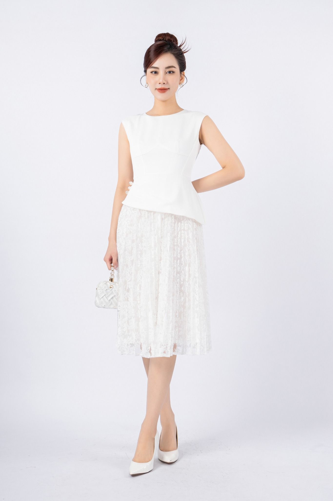 FDC33850 - Đầm công sở vải tuytsi dáng Xoè có lót vải habutai cổ tròn vai chờm eo nhún đính ngọc trai thân phối vải ren tạo kiểu khóa thân sau - PANTIO