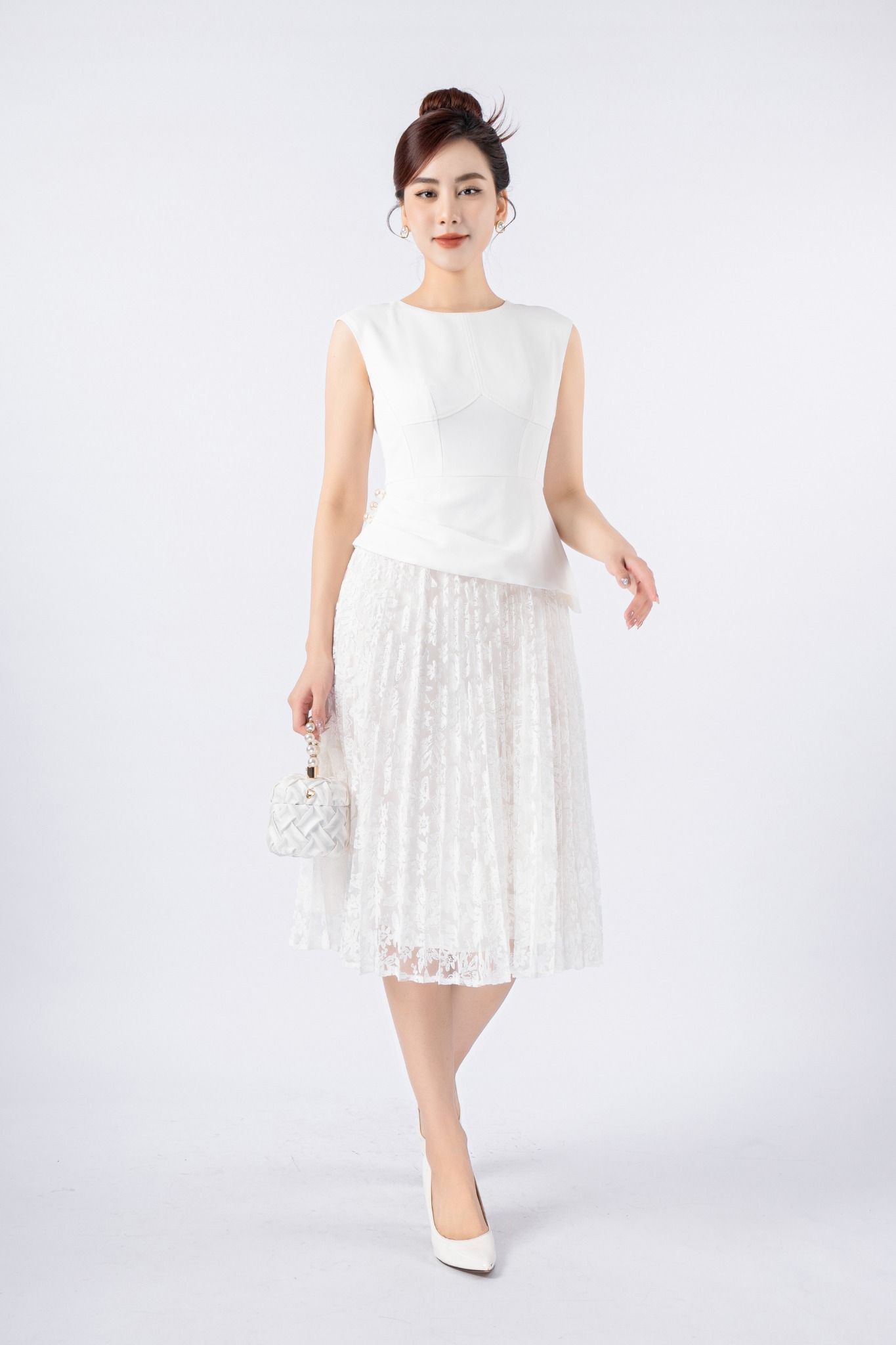 FDC33850 - Đầm công sở vải tuytsi dáng Xoè có lót vải habutai cổ tròn vai chờm eo nhún đính ngọc trai thân phối vải ren tạo kiểu khóa thân sau - PANTIO