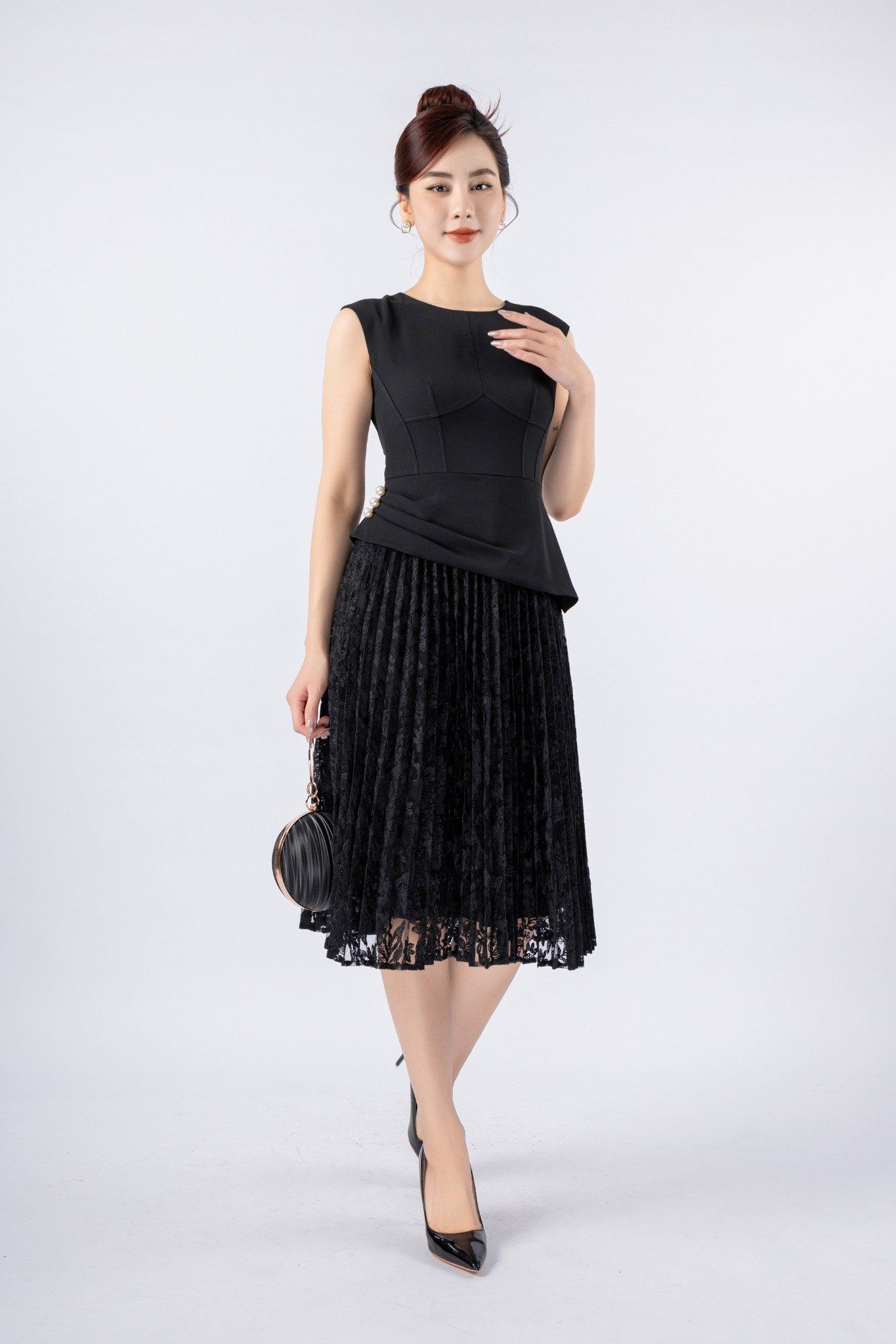 FDC33850 - Đầm công sở vải tuytsi dáng Xoè có lót vải habutai cổ tròn vai chờm eo nhún đính ngọc trai thân phối vải ren tạo kiểu khóa thân sau - PANTIO