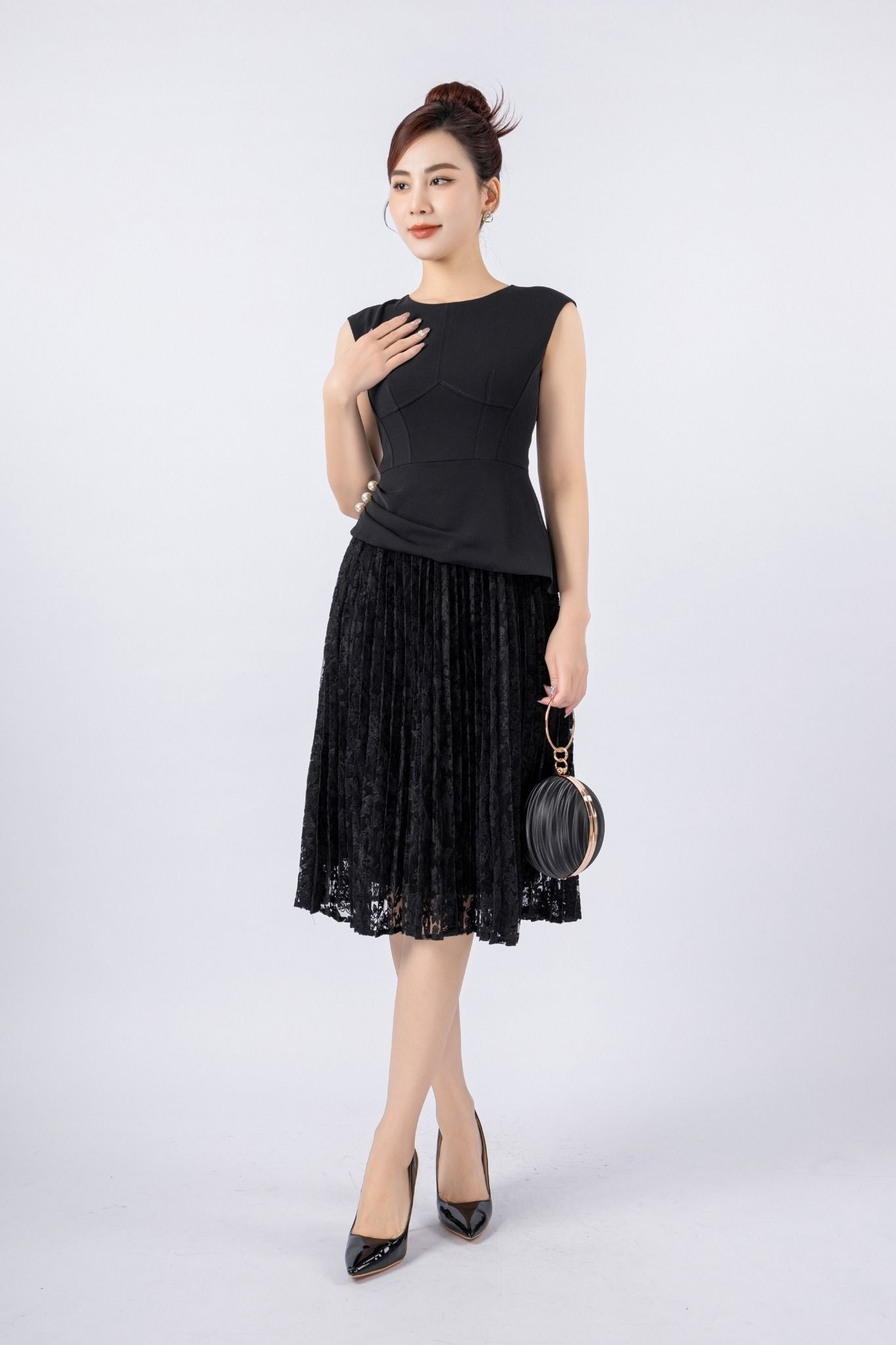 FDC33850 - Đầm công sở vải tuytsi dáng Xoè có lót vải habutai cổ tròn vai chờm eo nhún đính ngọc trai thân phối vải ren tạo kiểu khóa thân sau - PANTIO