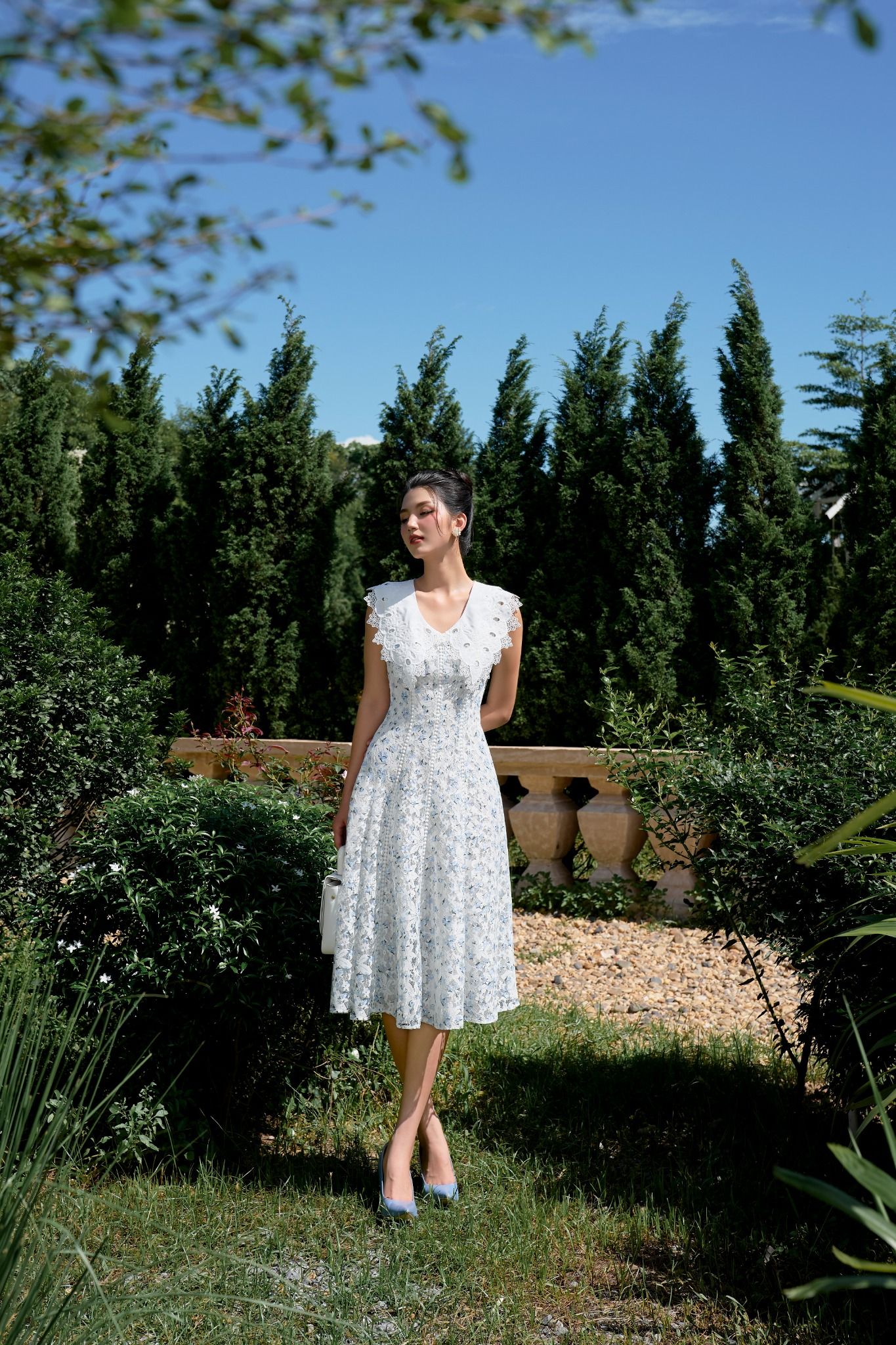 FDC33879 - Đầm công sở vải ren dáng Xoè cổ V phối ren mảng tạo kiểu khóa thân sau - PANTIO